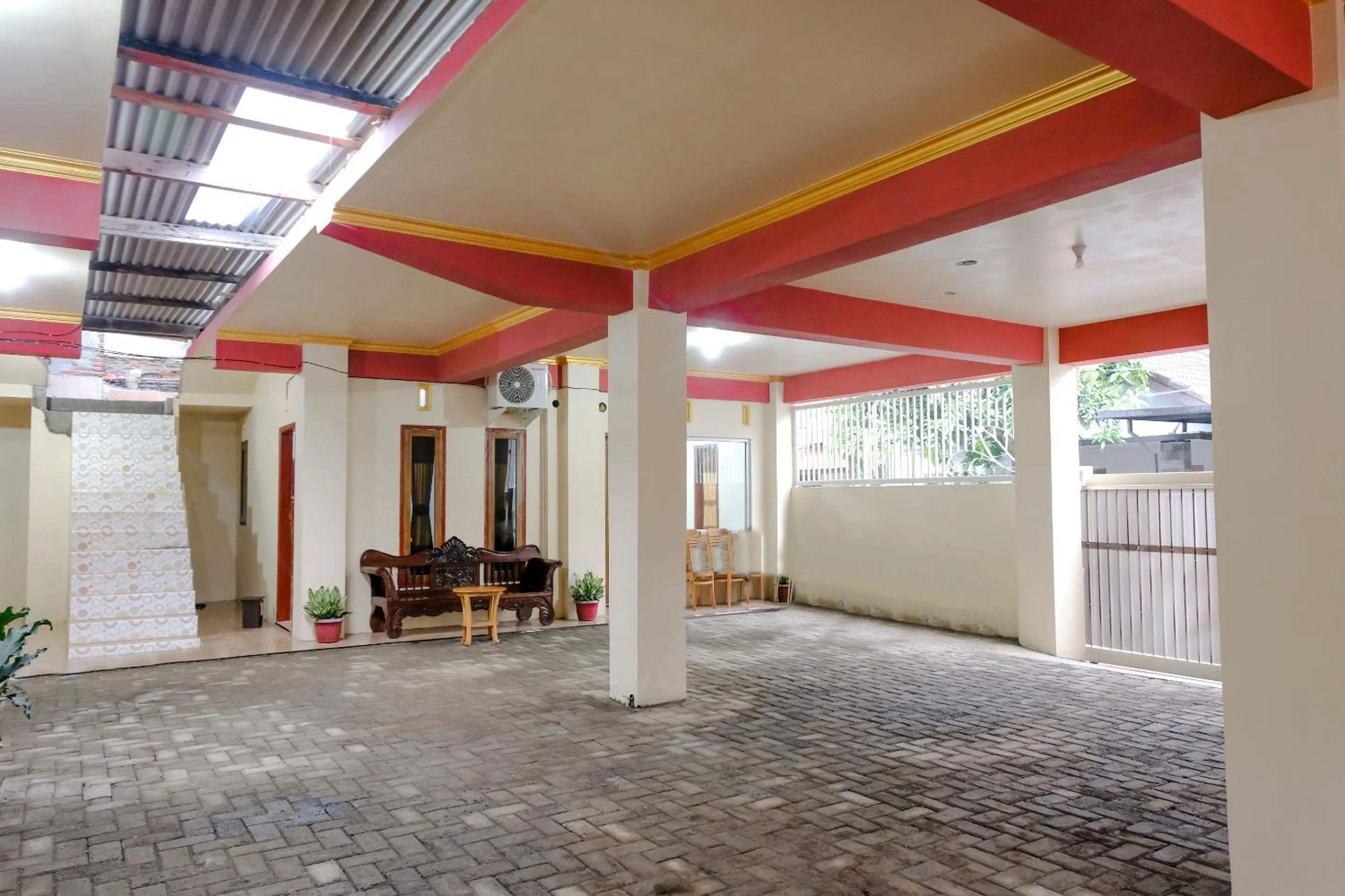 Property building in RedDoorz Syariah At Sulfat Malang