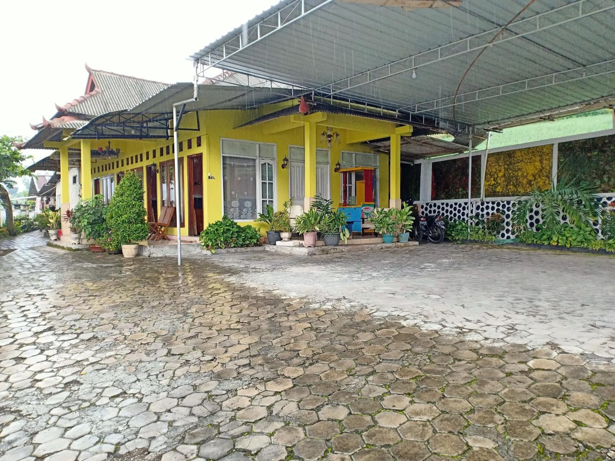 Facade/entrance in OYO Life 3020 Penginapan Citra Rasa