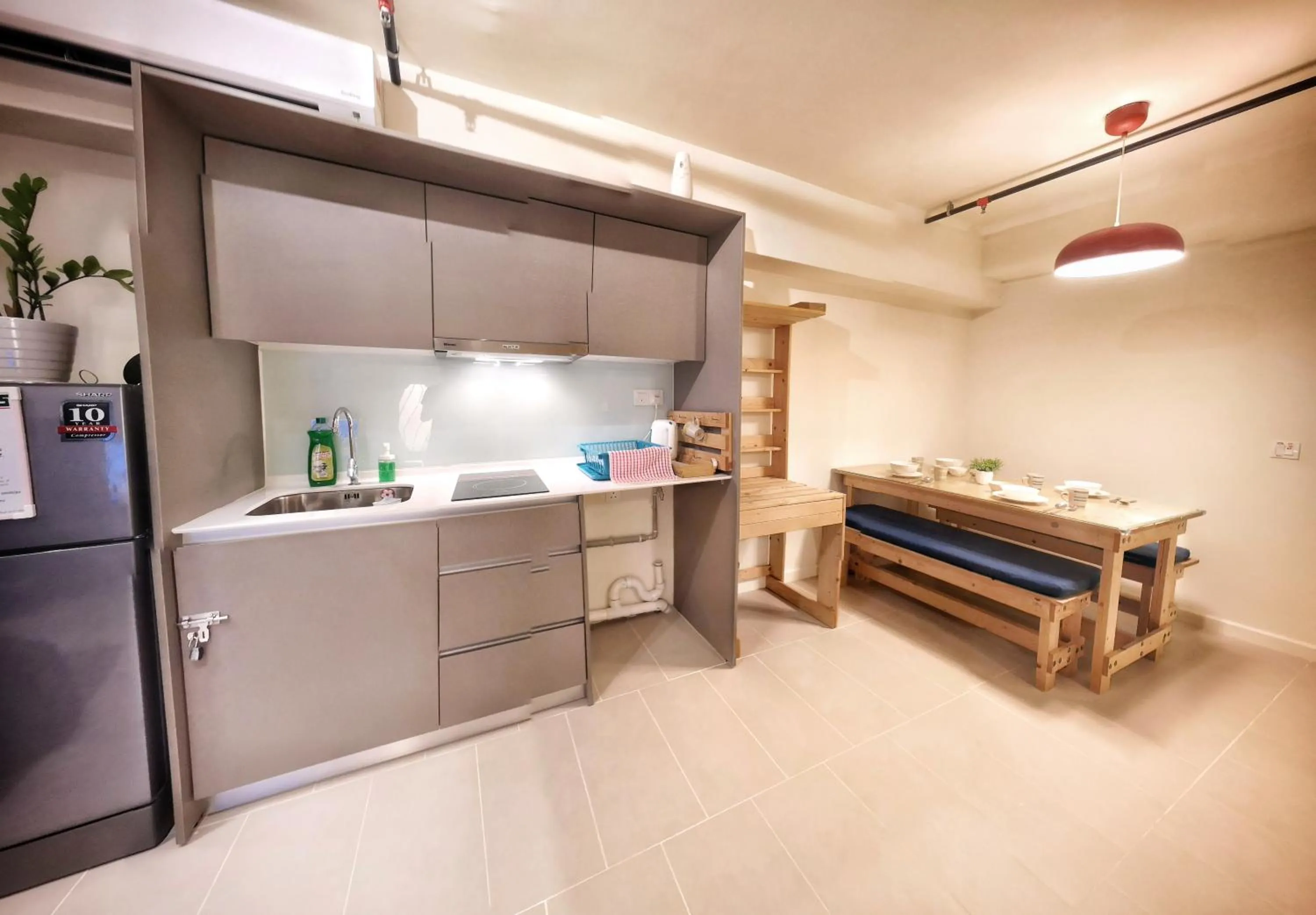 Kitchen or kitchenette in Tamarind Suites by BeeStay Management