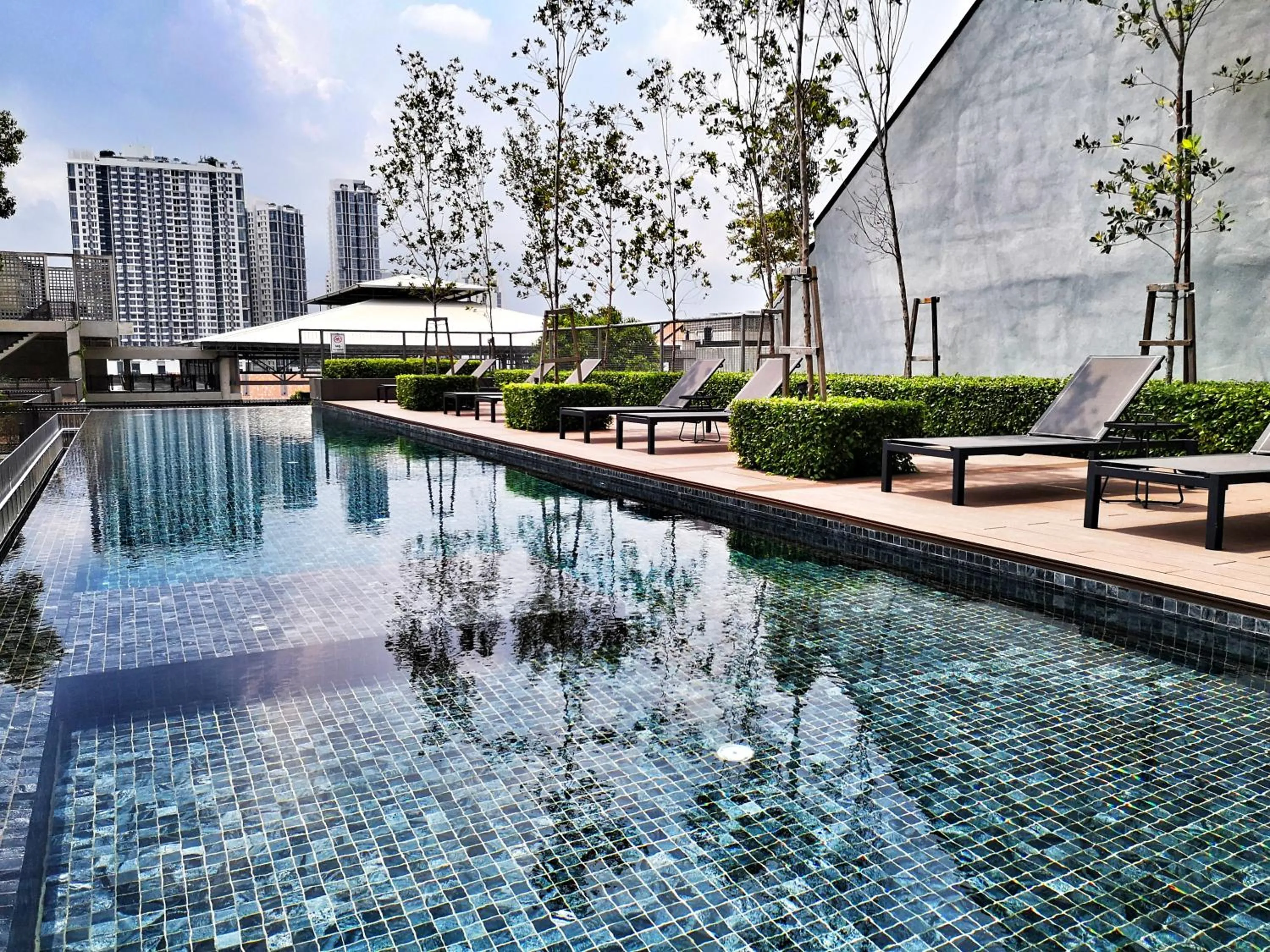 Swimming pool in Tamarind Suites by BeeStay Management