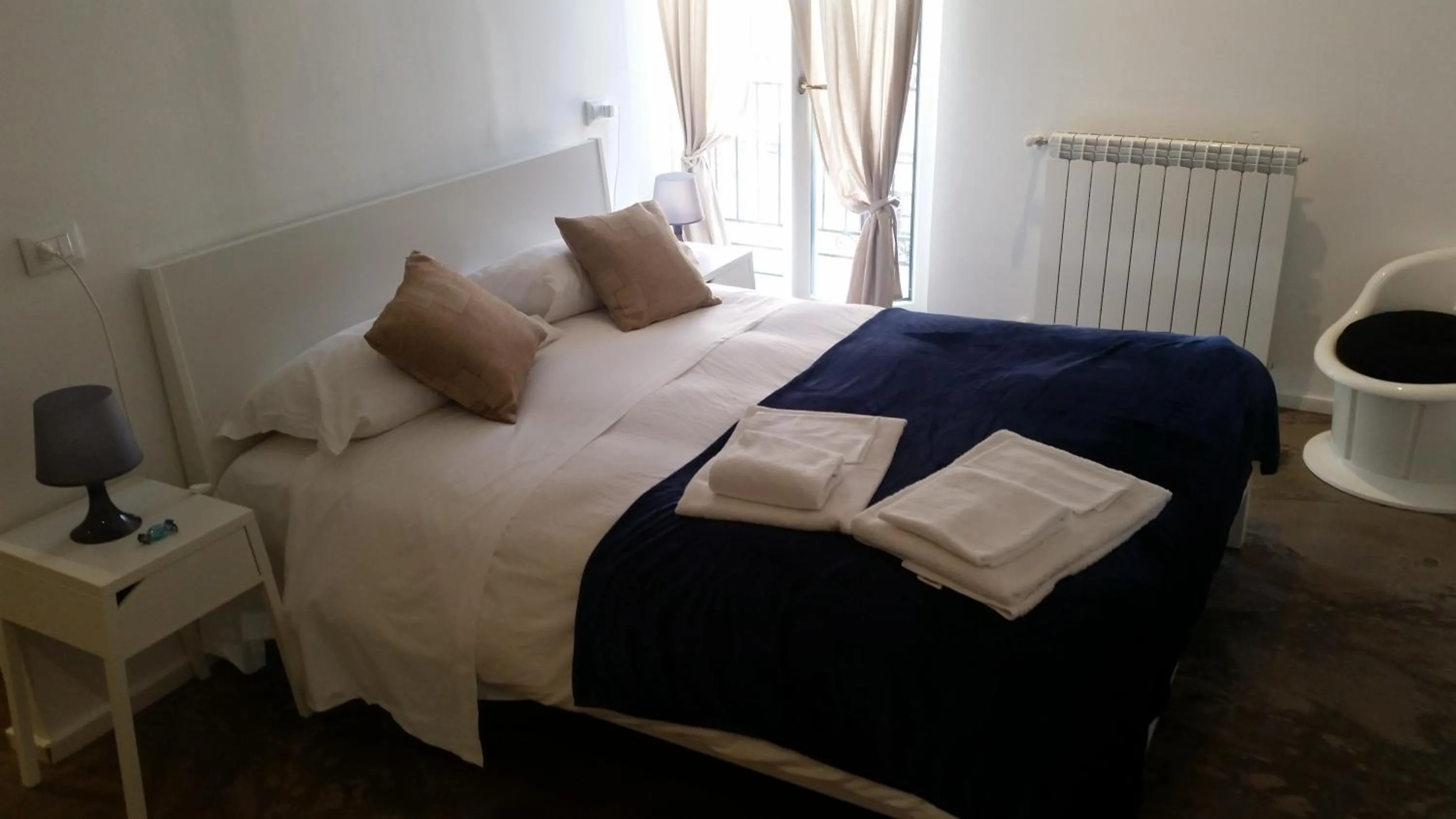 Bedroom, Bed in Palermo Rooms