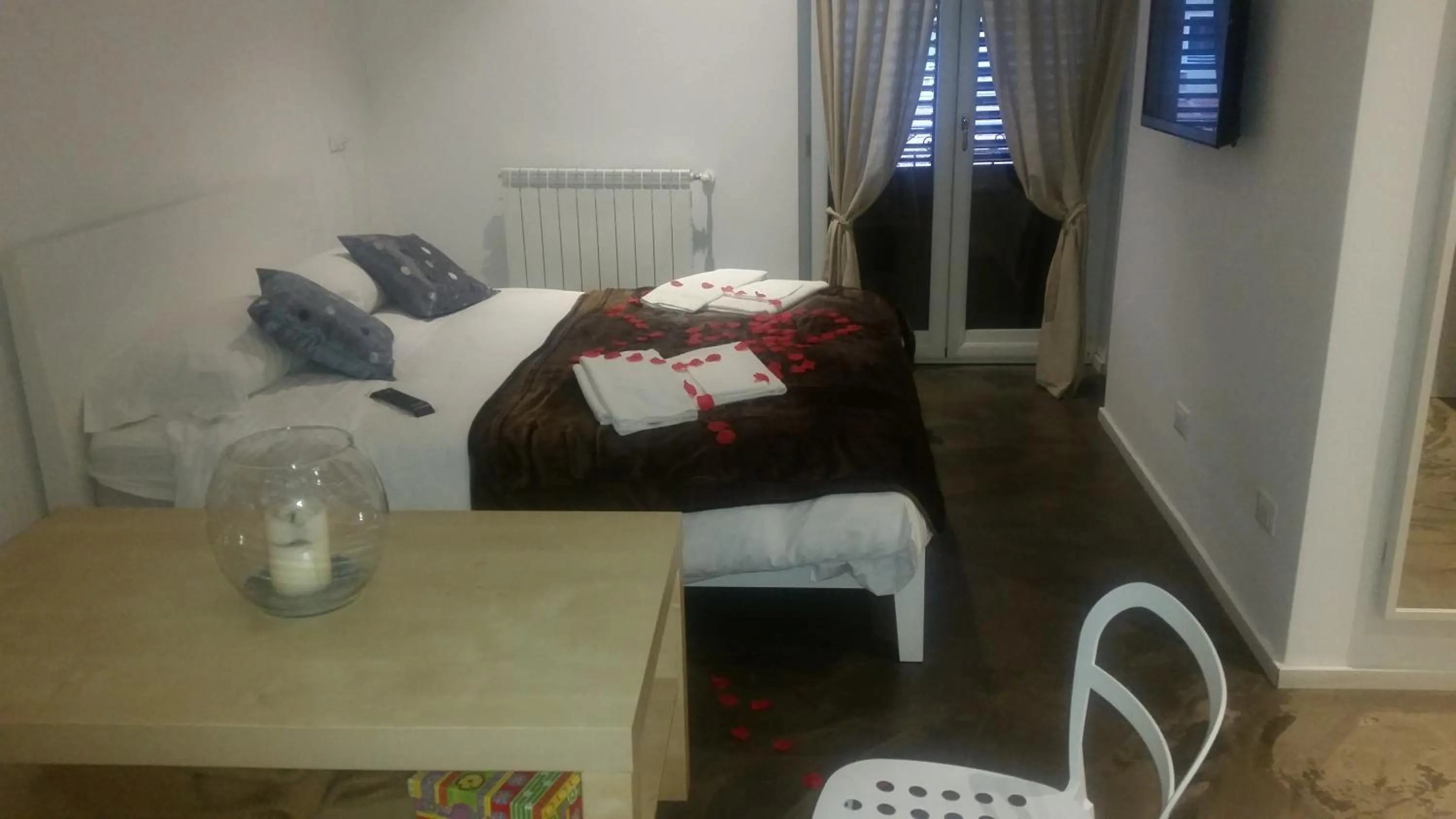 Bedroom, Bed in Palermo Rooms