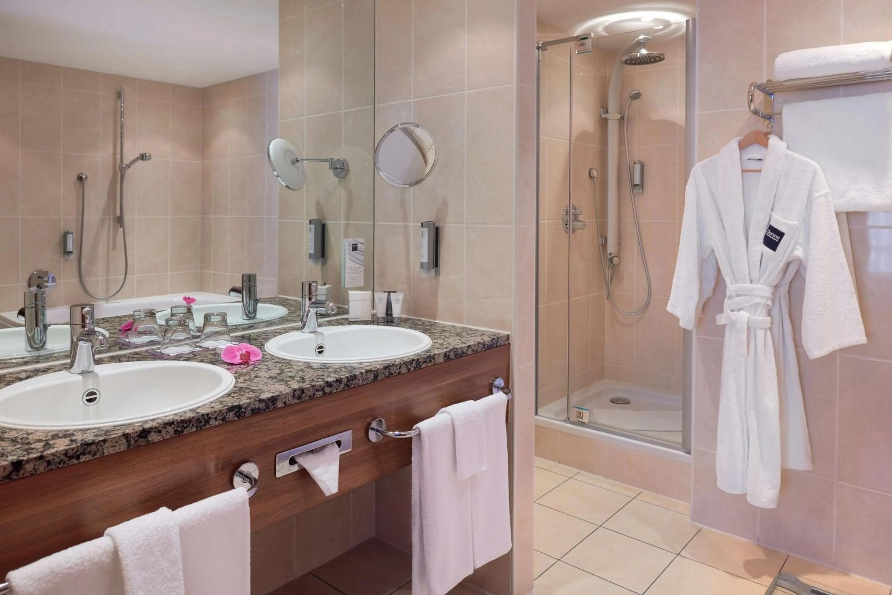 Shower in Dorint Hotel am Dom Erfurt