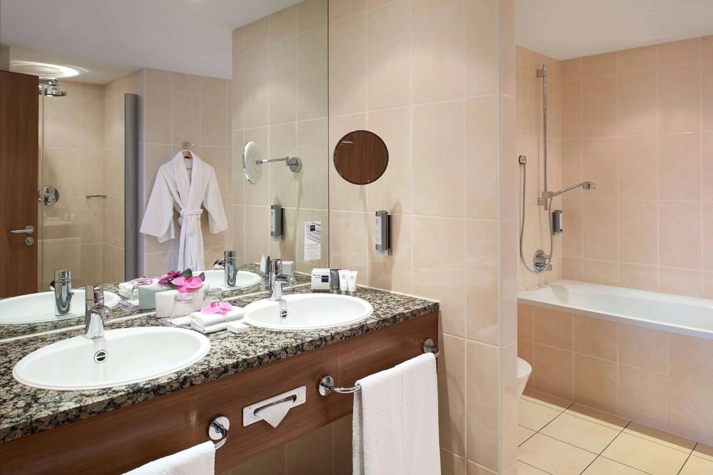 Bathroom in Dorint Hotel am Dom Erfurt