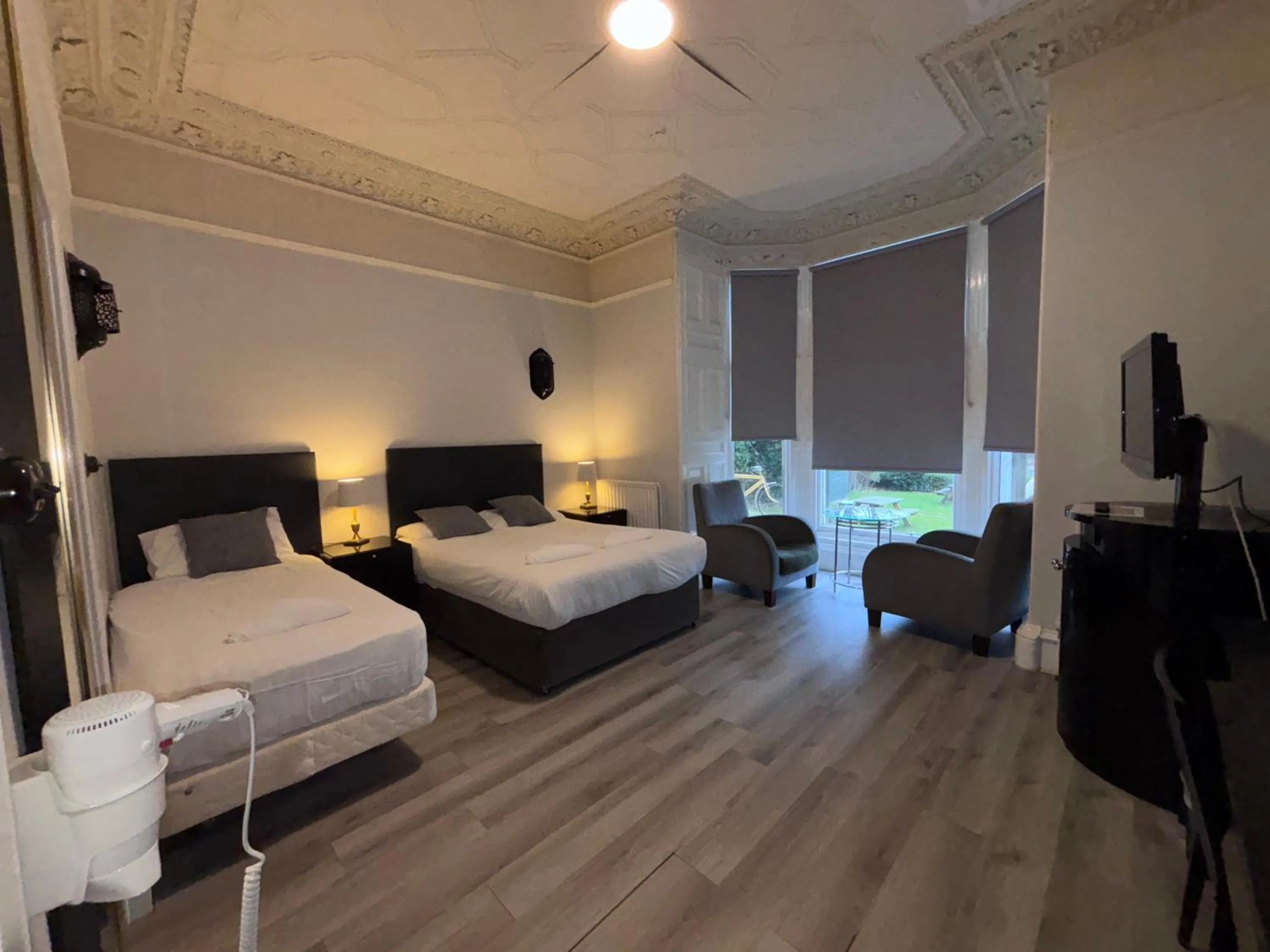 Bedroom, Bed in No6 West Coates