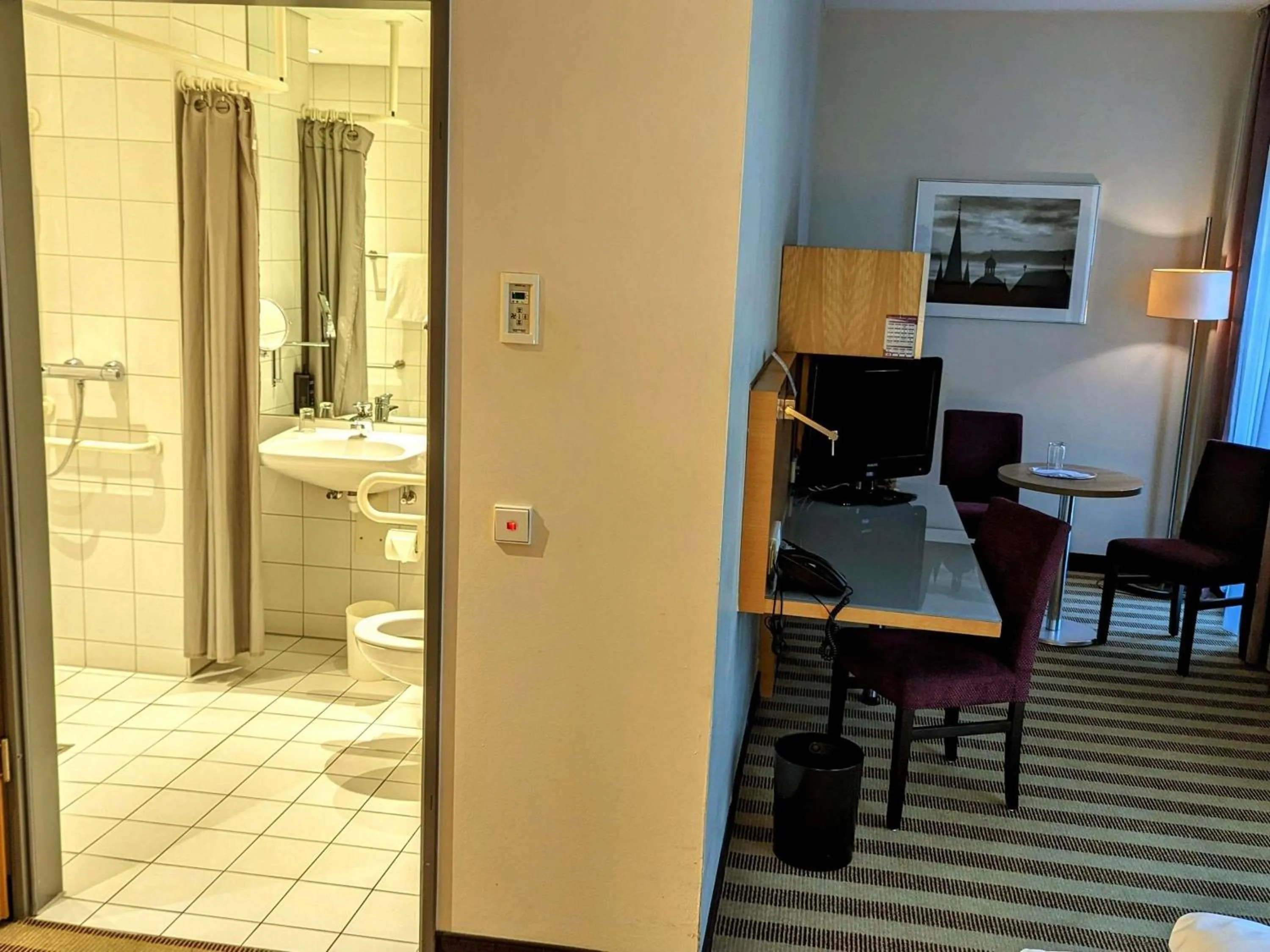 Bedroom in Mercure Hotel Aachen Am Dom