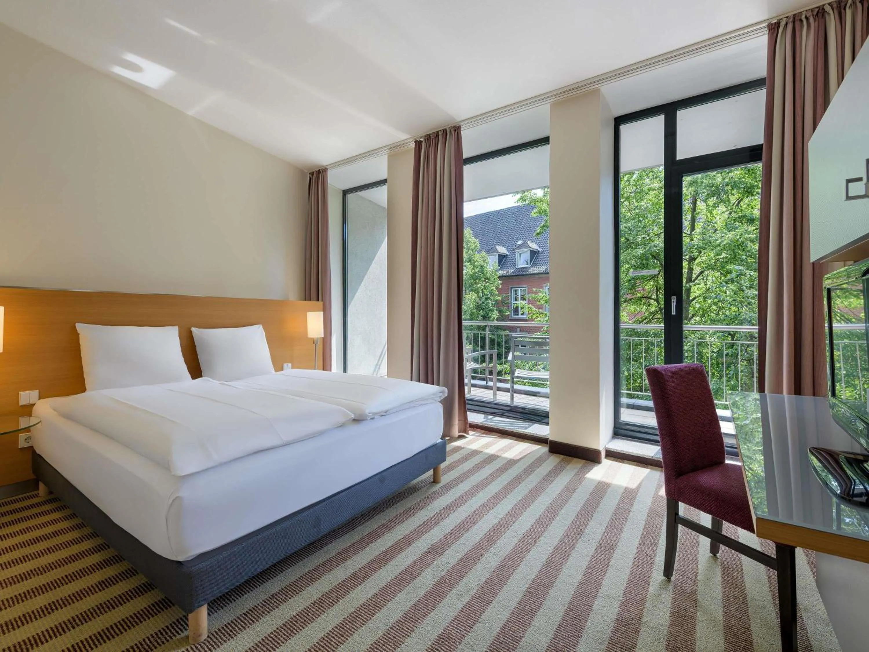 Bedroom, Bed in Mercure Hotel Aachen Am Dom
