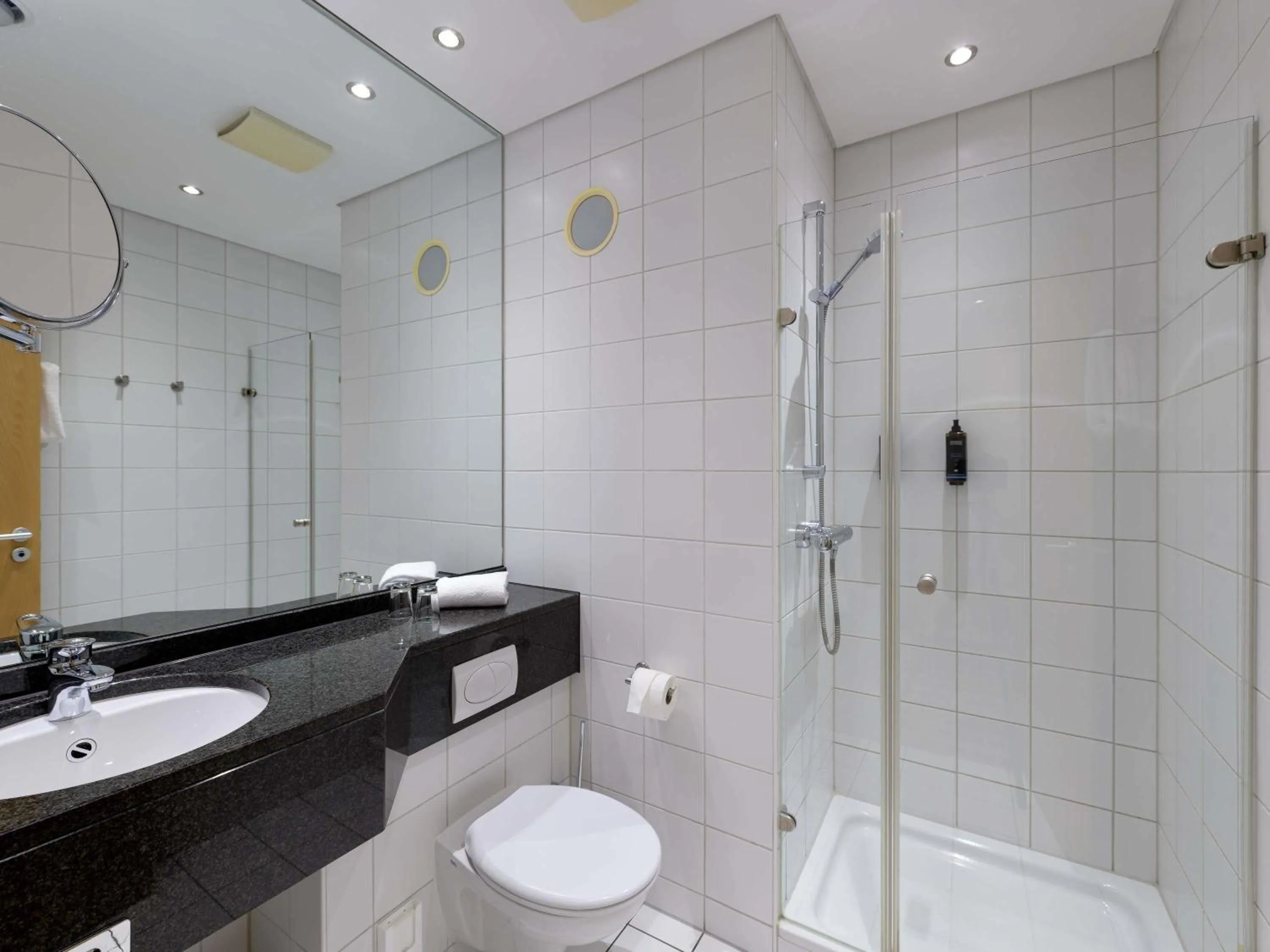 Bedroom in Mercure Hotel Aachen Am Dom