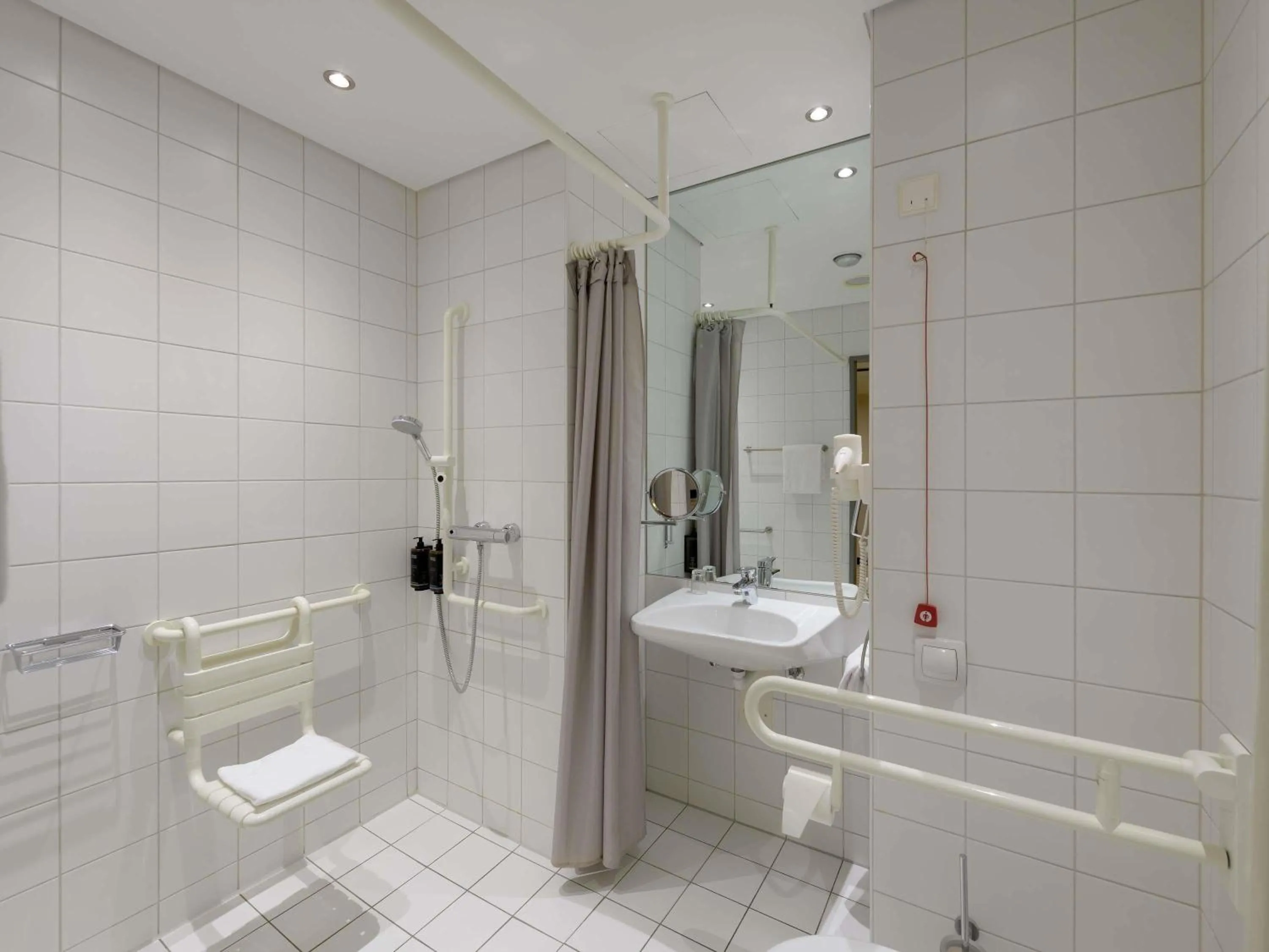 Bedroom in Mercure Hotel Aachen Am Dom