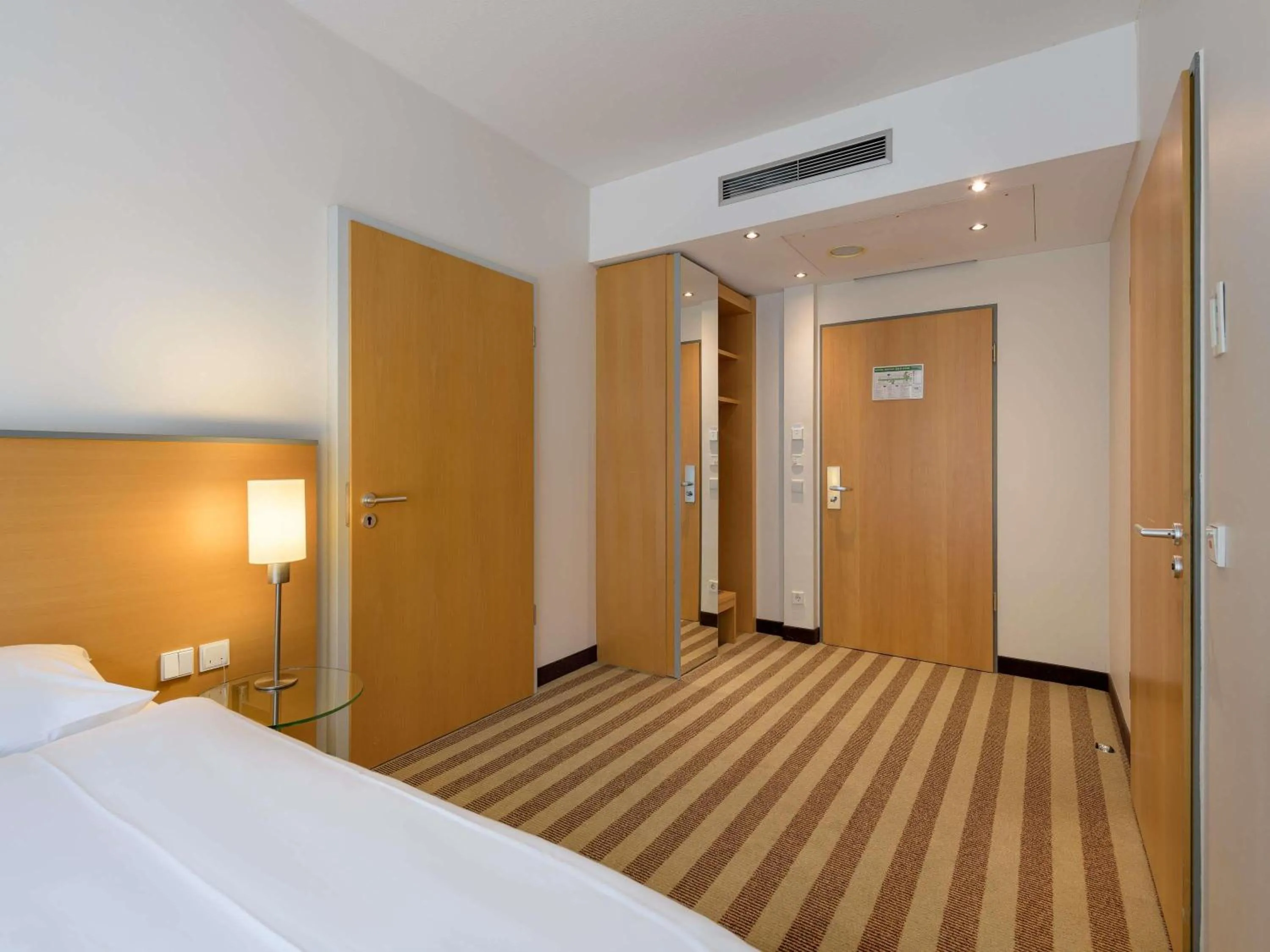 Bedroom, Bed in Mercure Hotel Aachen Am Dom