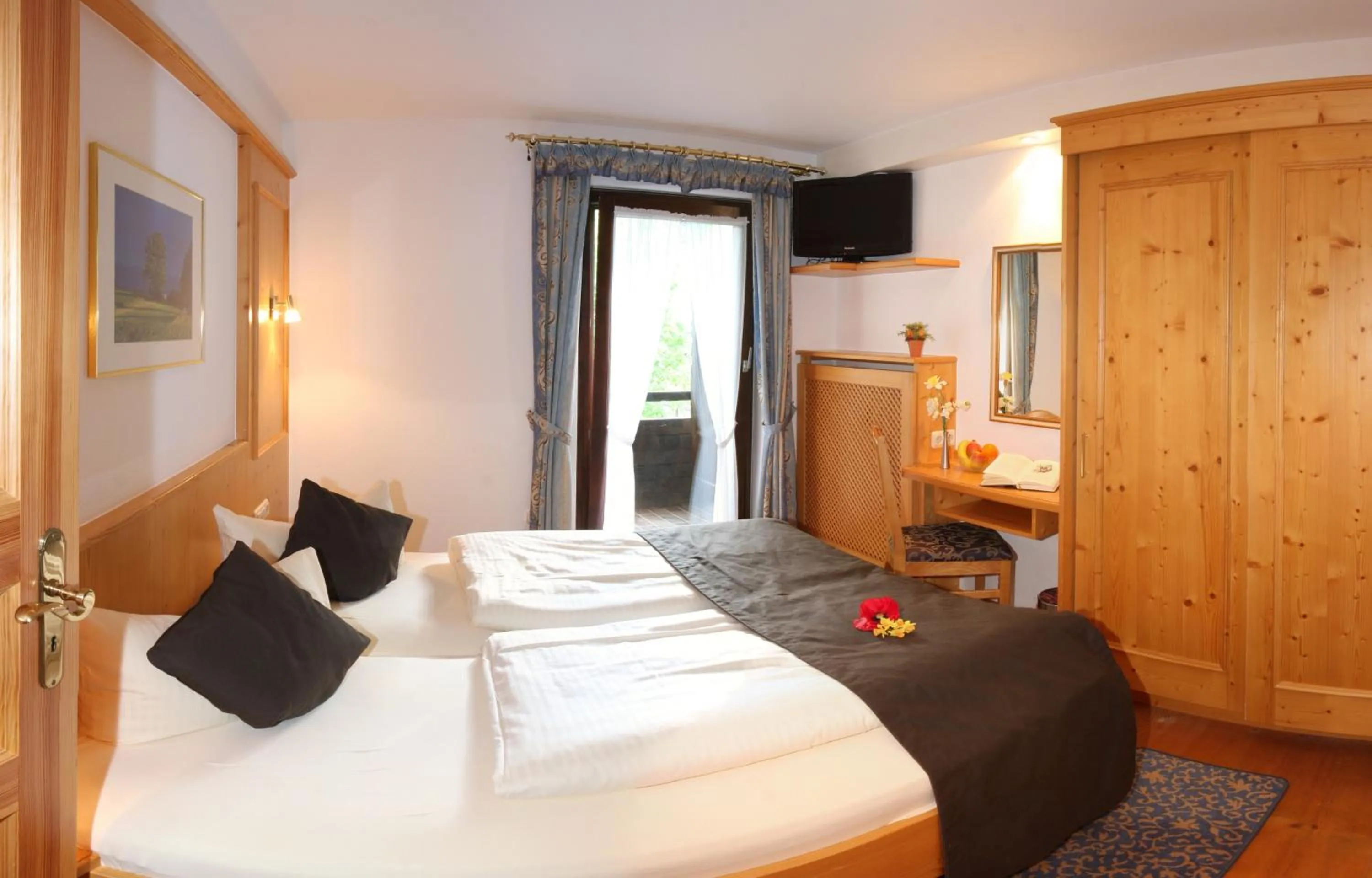 Bedroom, Bed in Hotel Alpenstuben