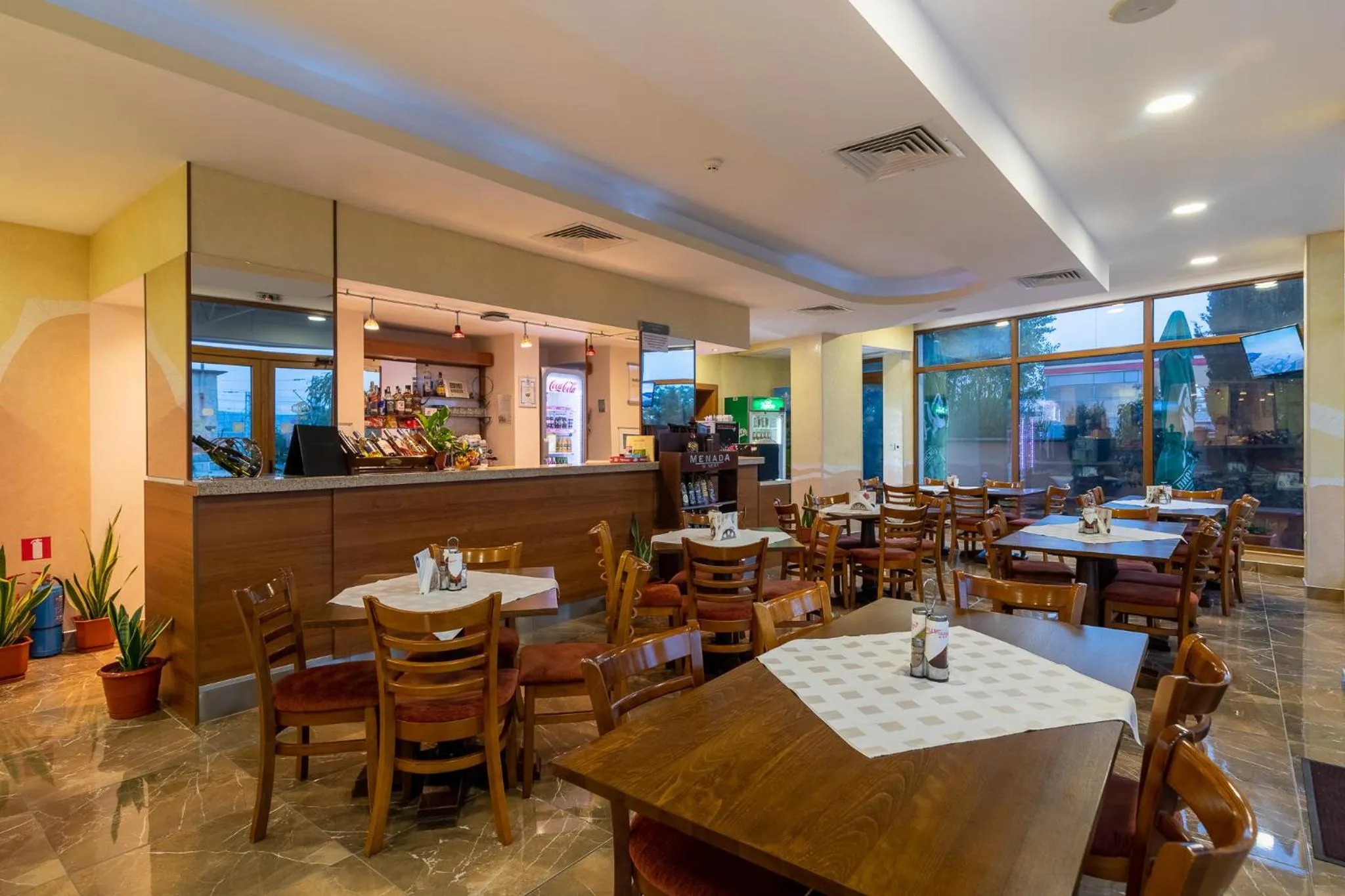 Restaurant/places to eat in Adamo Hotel