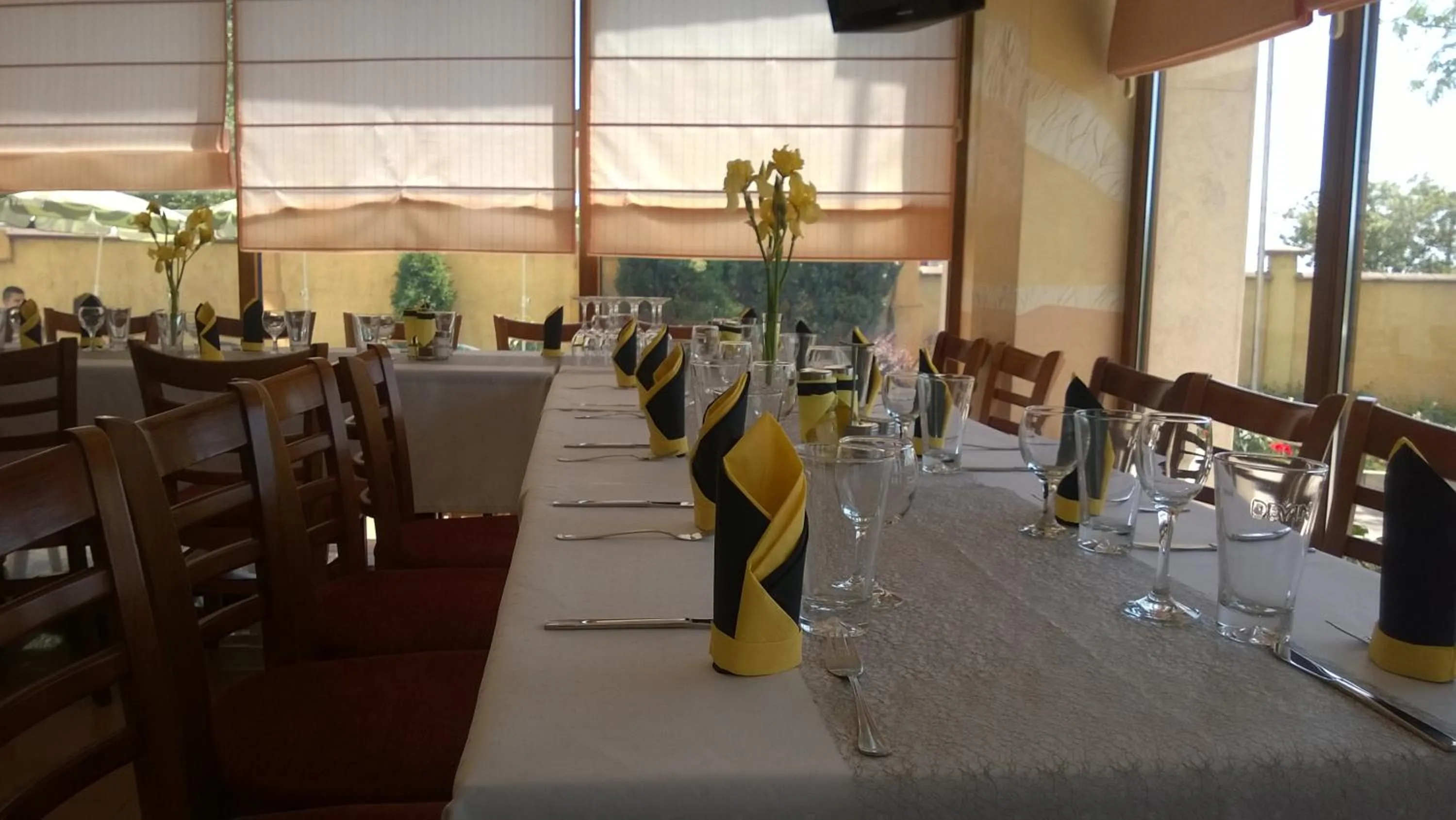 Restaurant/places to eat in Adamo Hotel