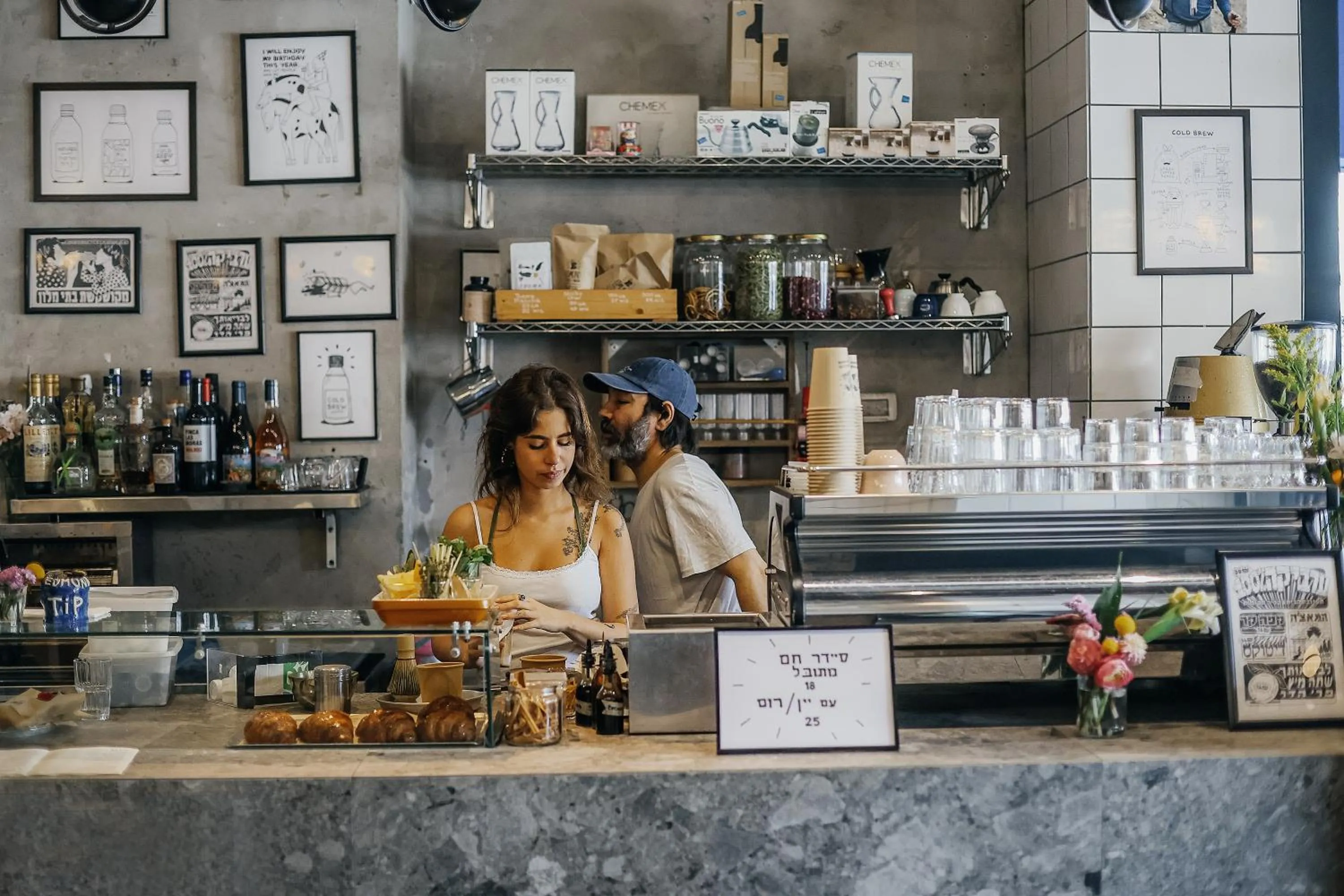 Restaurant/places to eat in Domus Metro Hotel