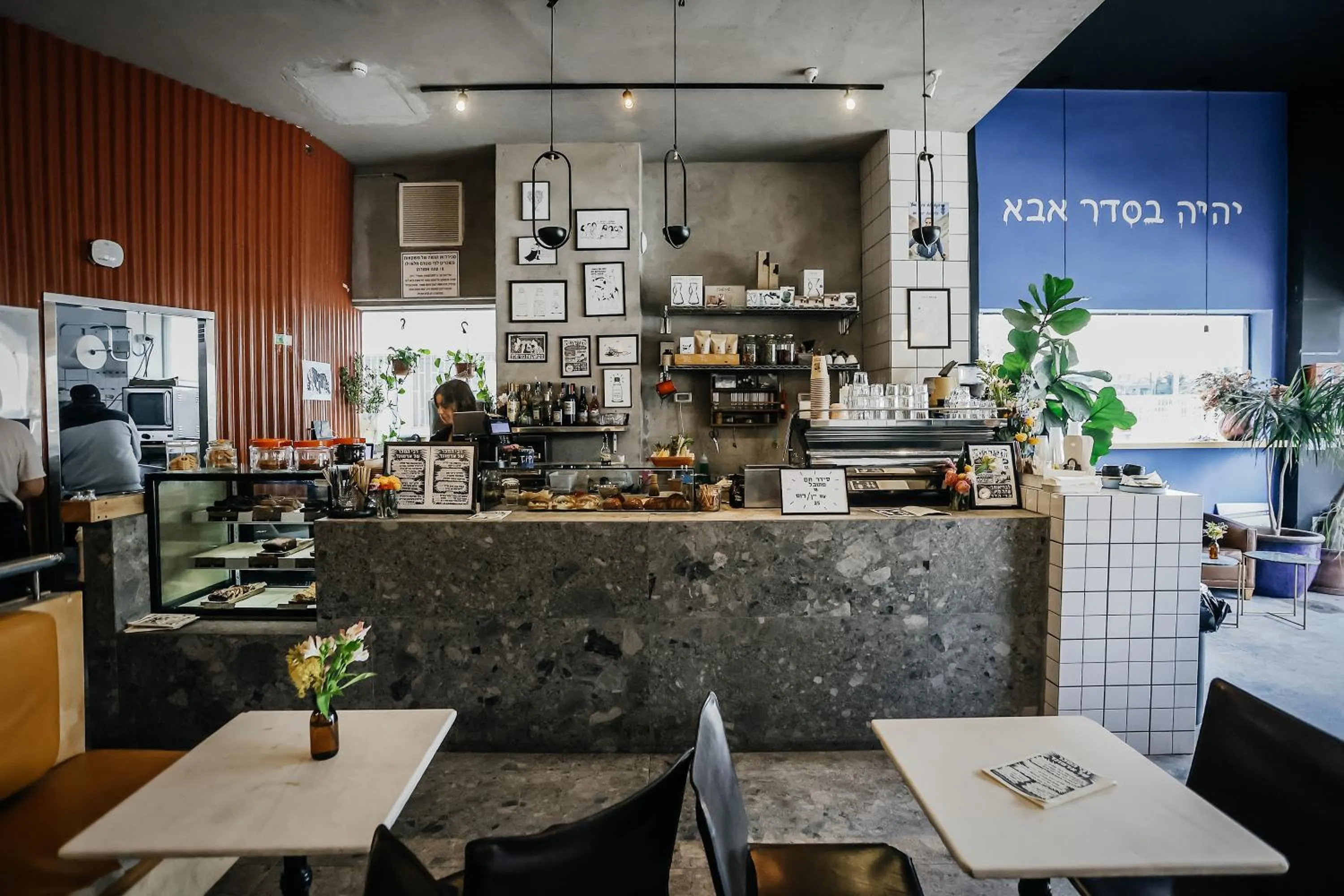 Restaurant/places to eat in Domus Metro Hotel