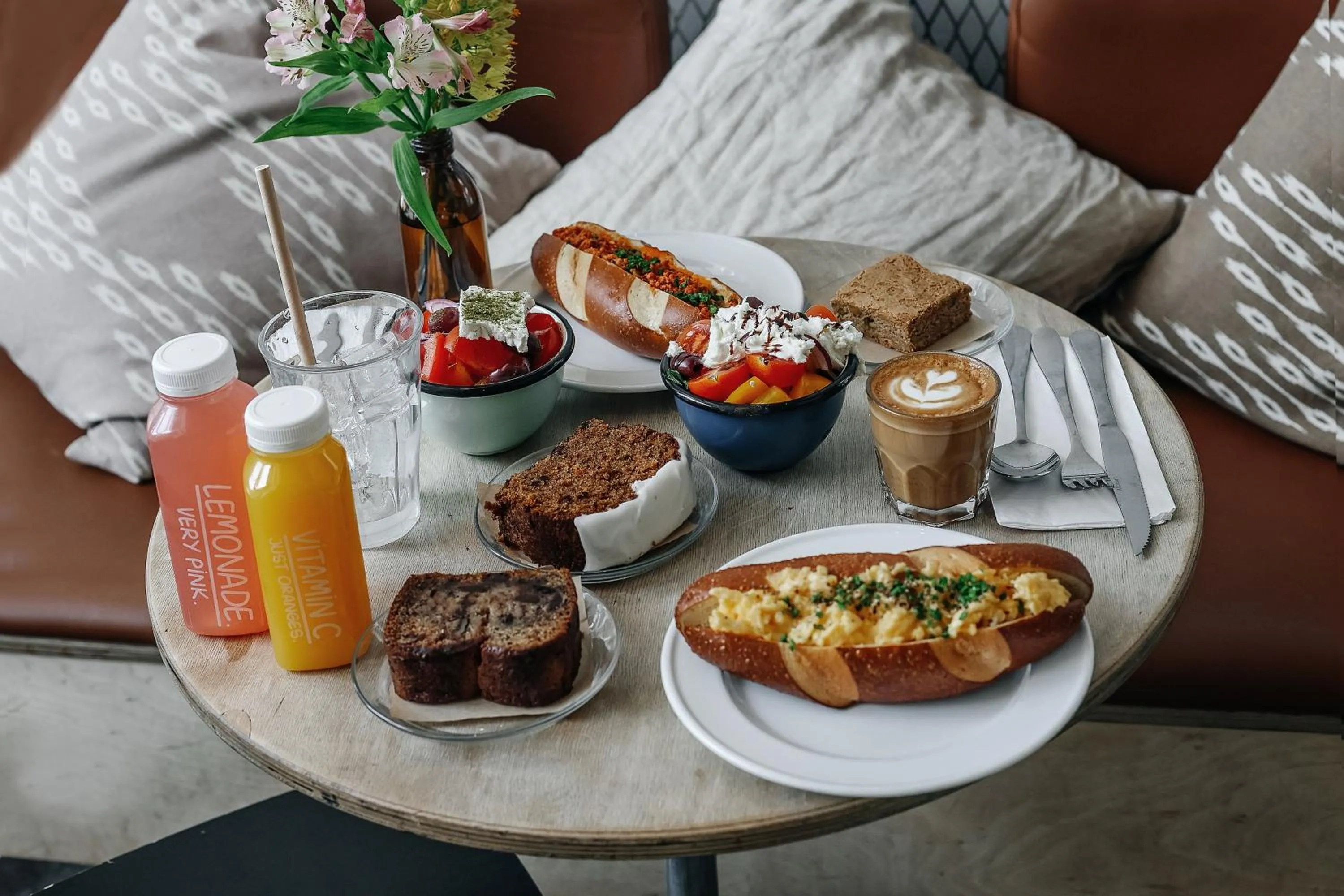 Food and drinks in Domus Metro Hotel