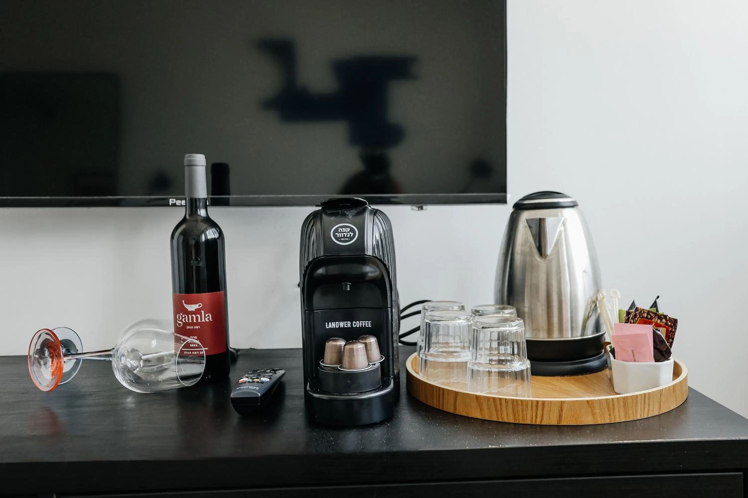 Coffee/tea facilities in Domus Metro Hotel