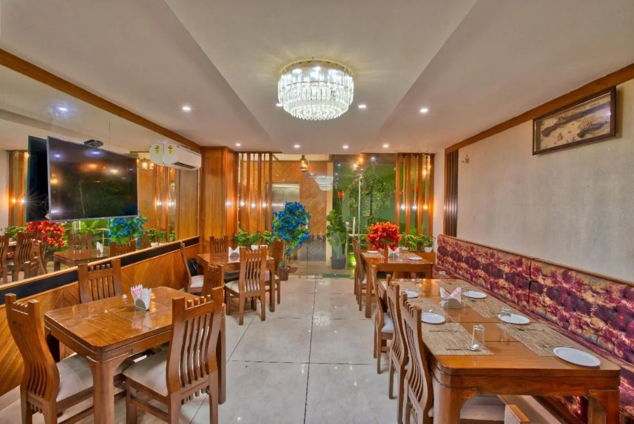 Restaurant/places to eat in Height View Residency