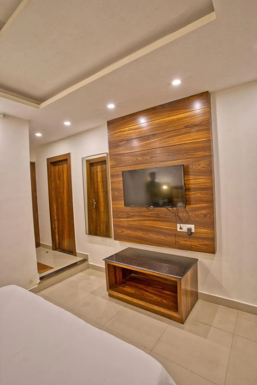 TV and multimedia, Bed in Height View Residency