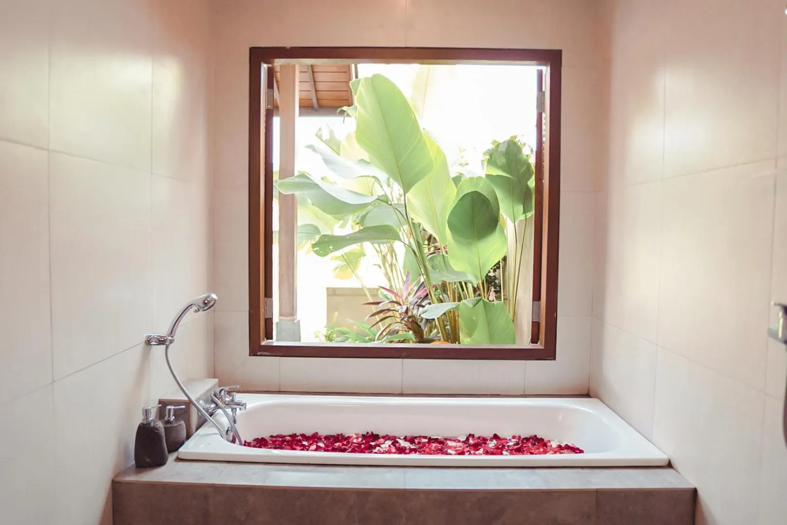 Hot Tub in Abinawa Hill