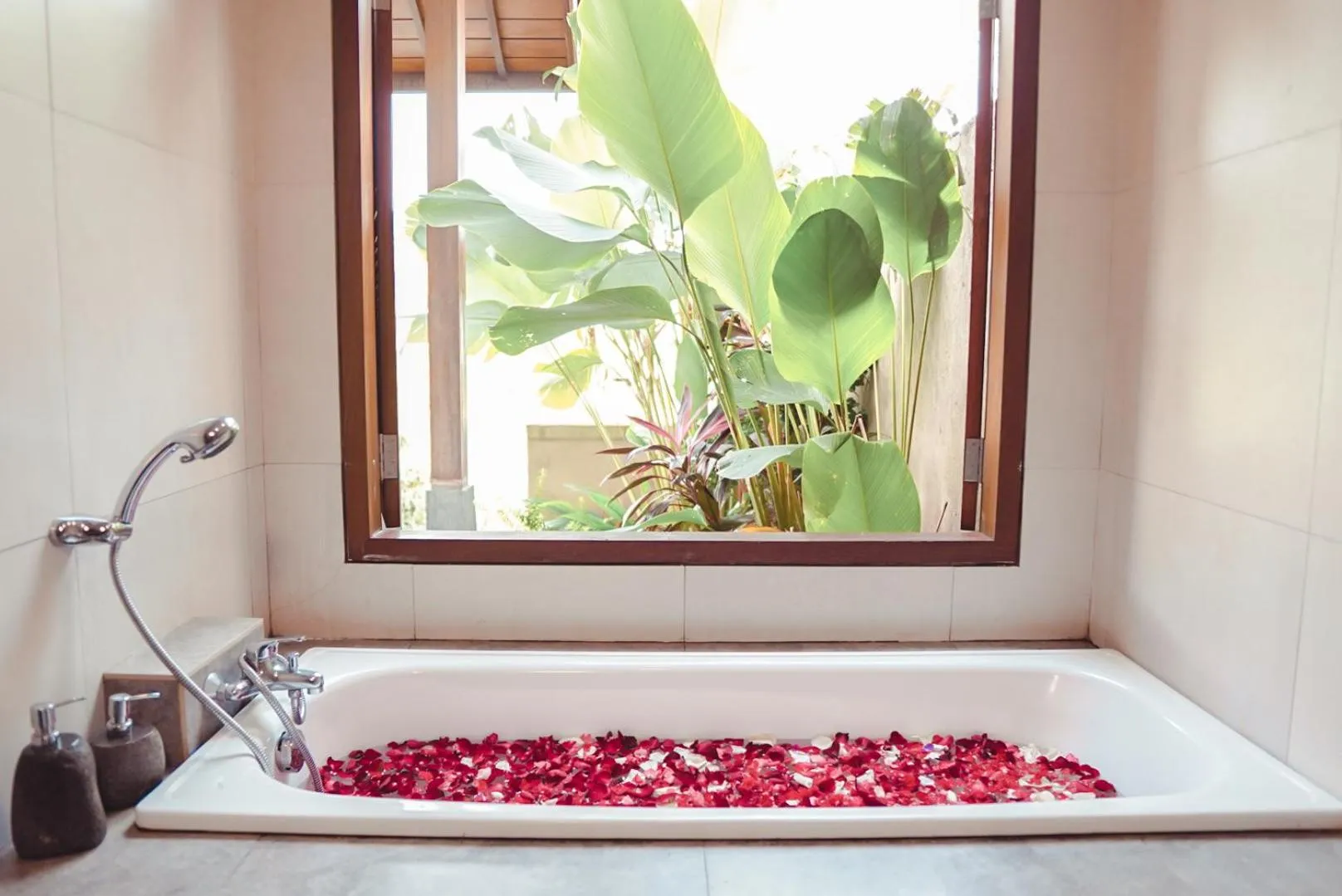 Hot Tub in Abinawa Hill