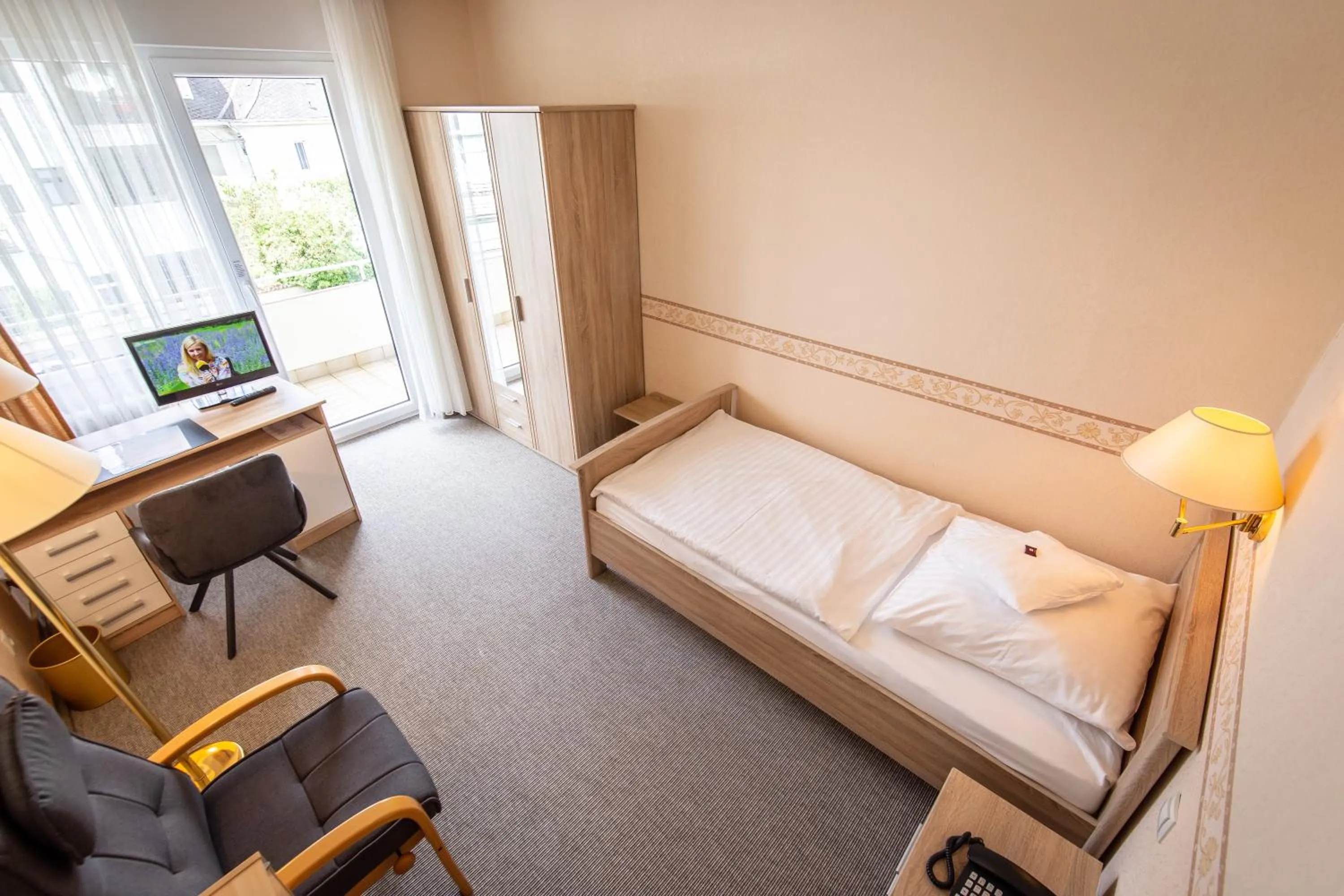 Bedroom, Bed in Hotel Krupp