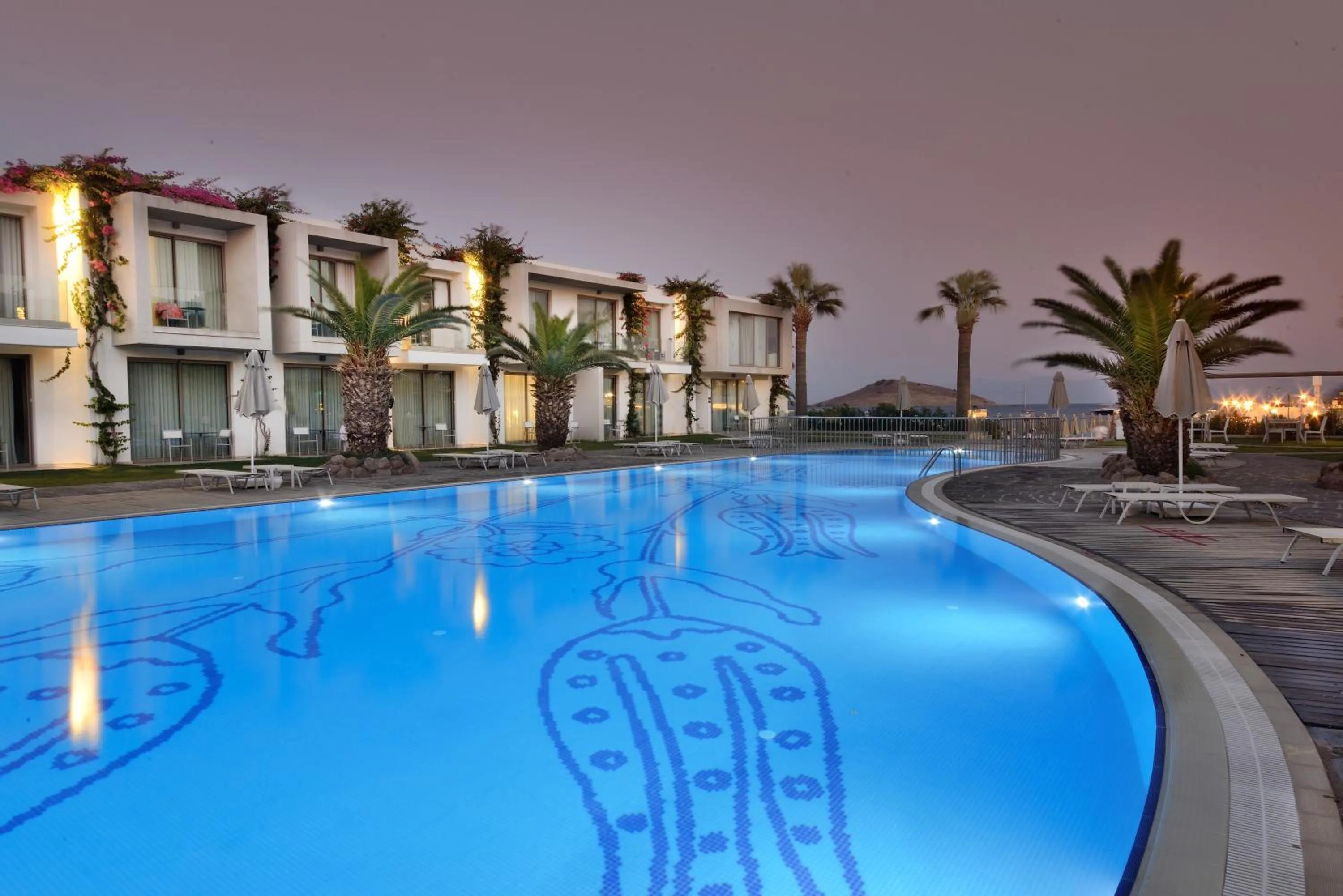 Swimming pool in Lugga Boutique Hotel & Beach