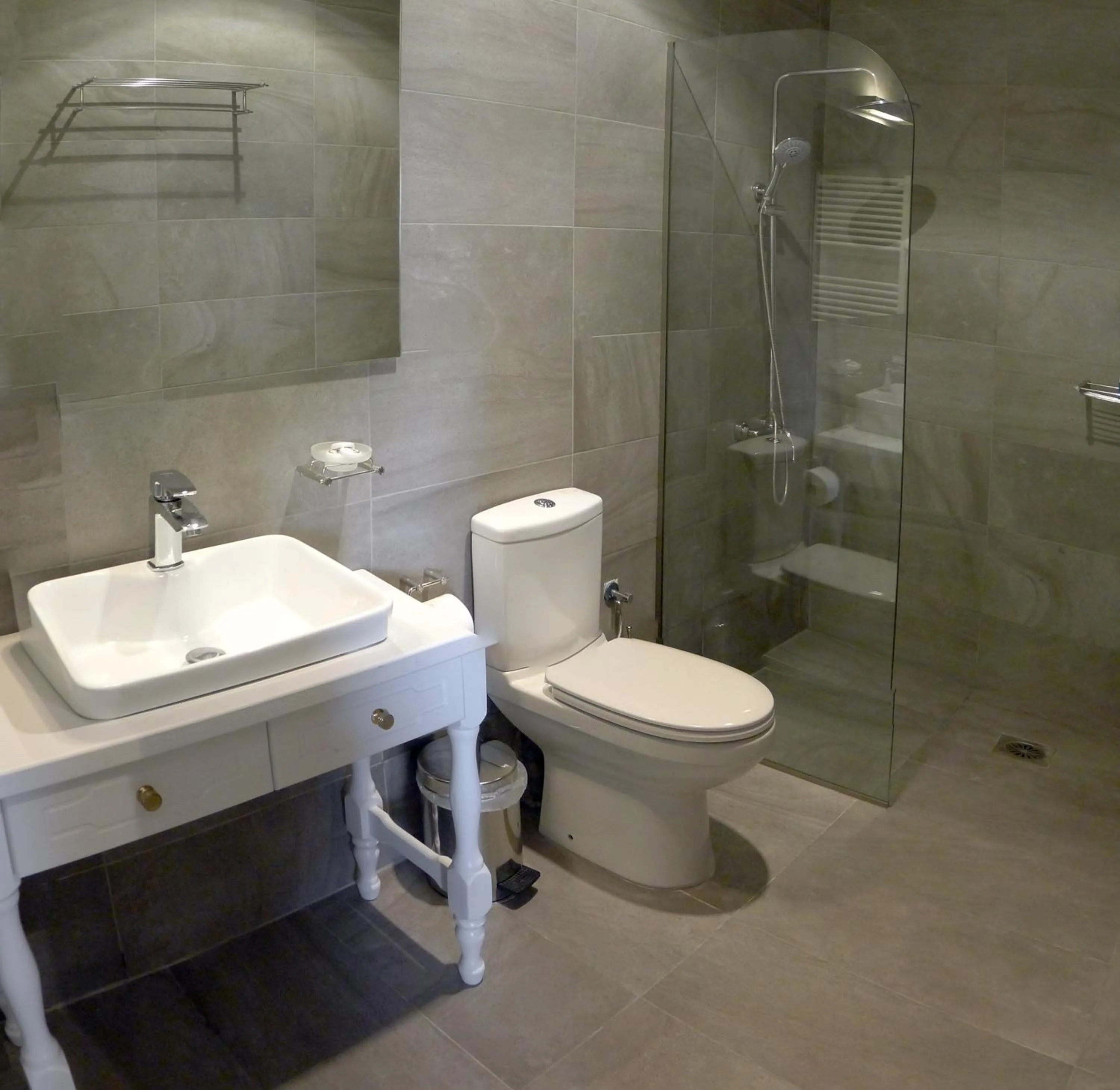 Ampoulos Rooms & Apartments