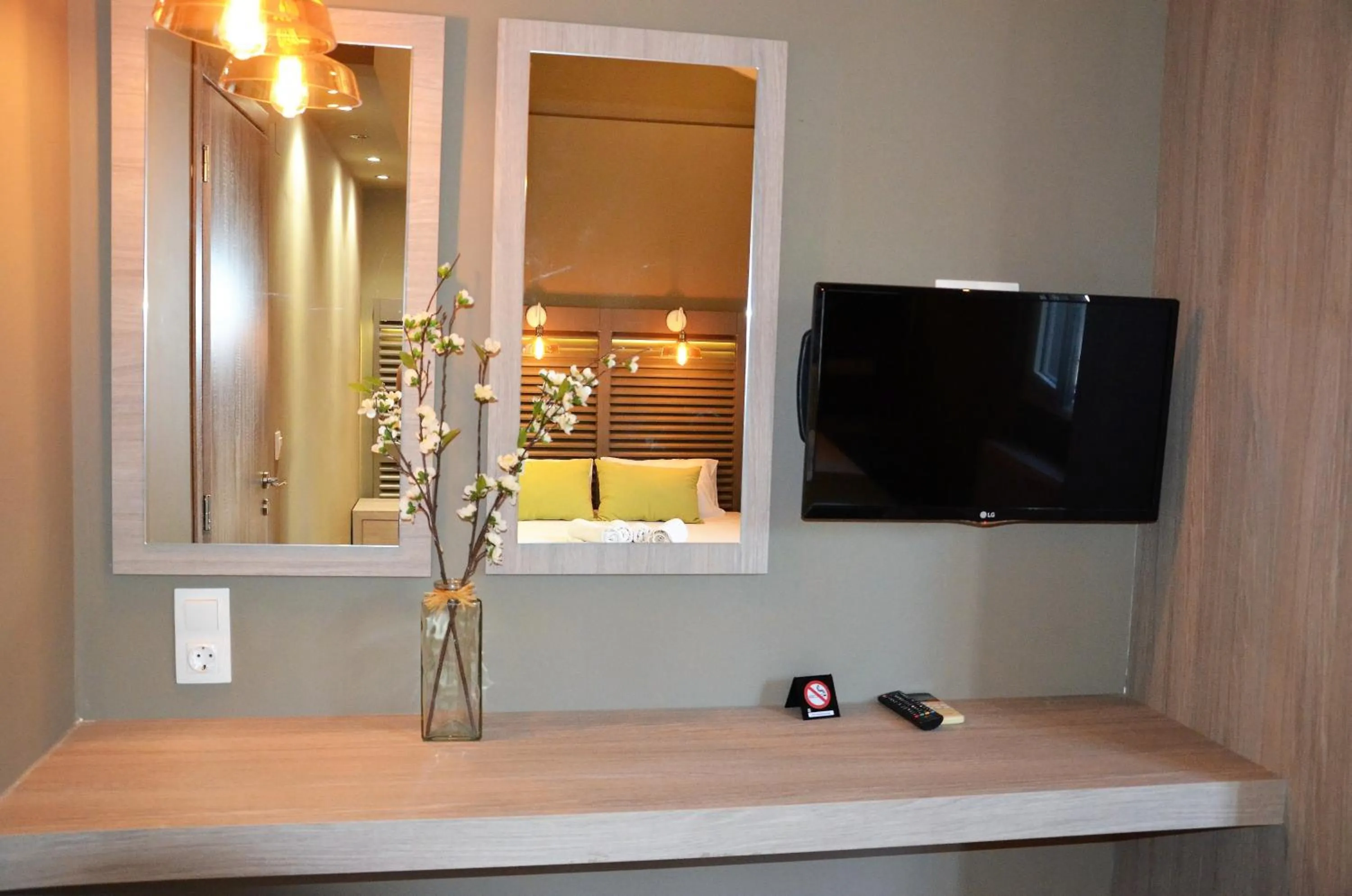 Decorative detail in Ampoulos Rooms & Apartments