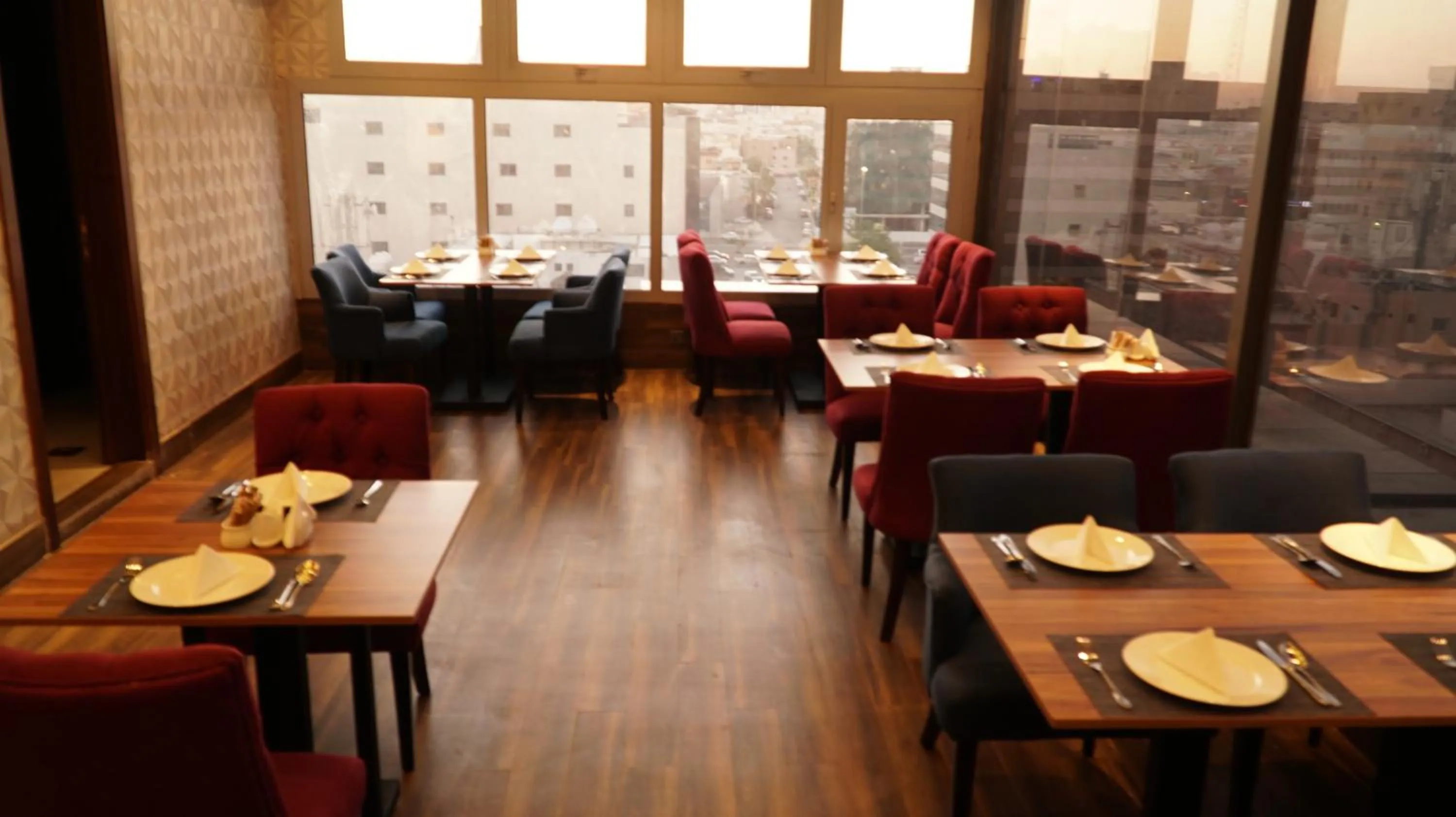 Restaurant/places to eat in Eva Hotel