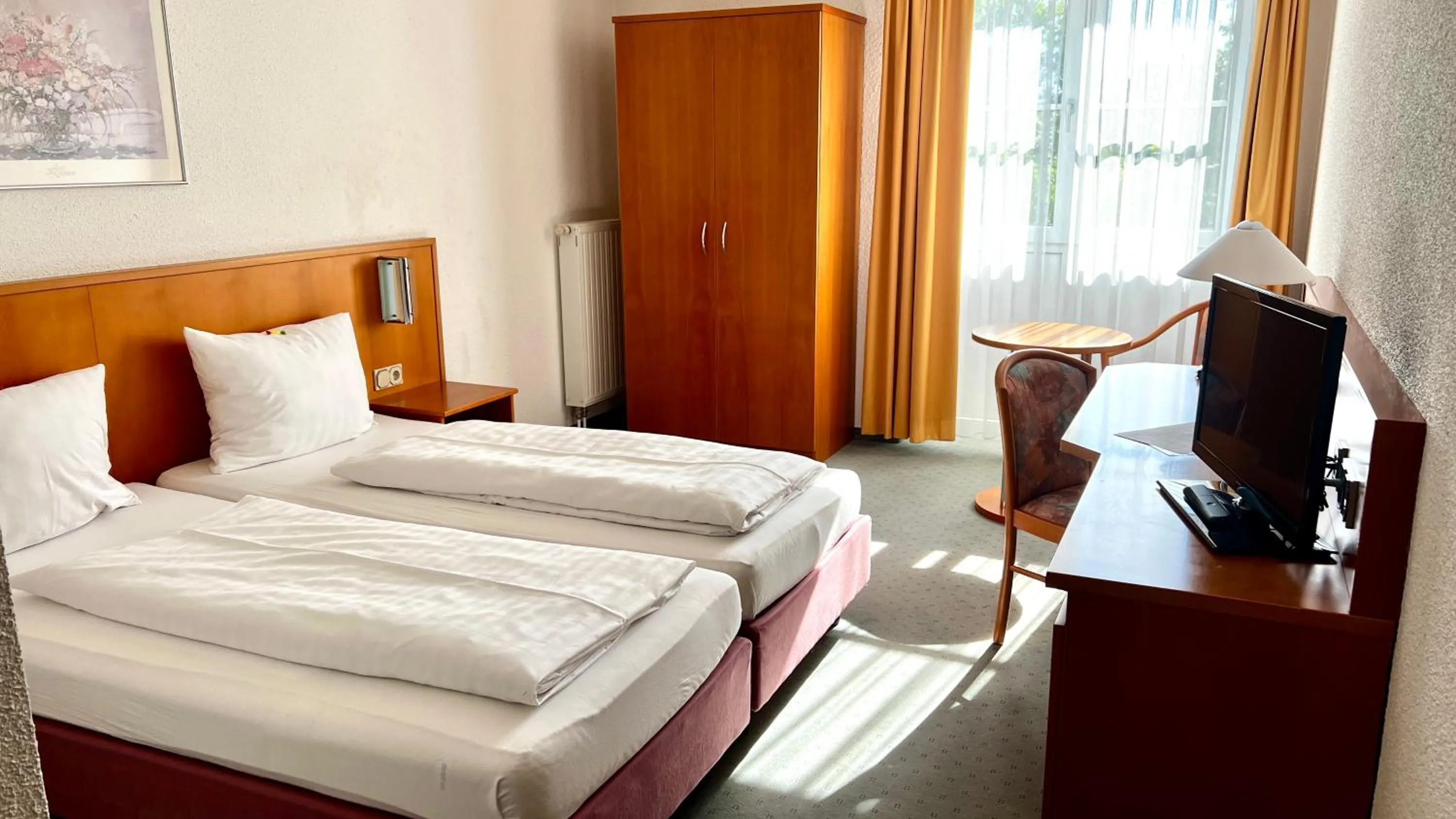 Photo of the whole room, Bed in Hotel Siebeneichen