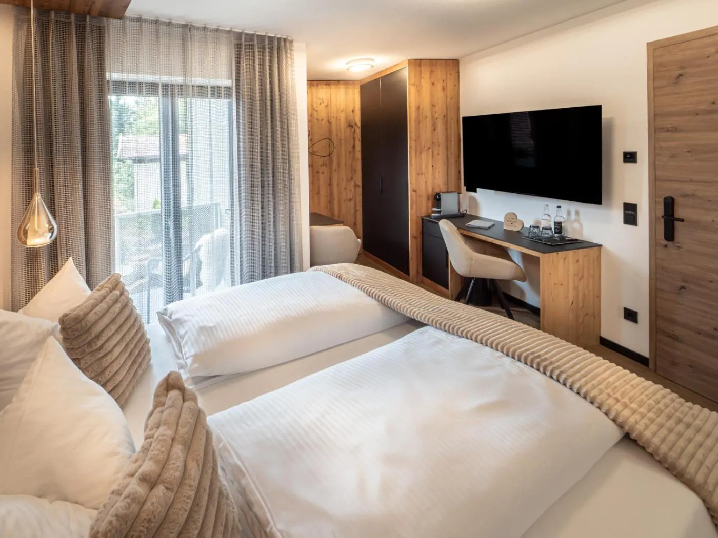 Photo of the whole room, Bed in Mäsers Allgäuherz