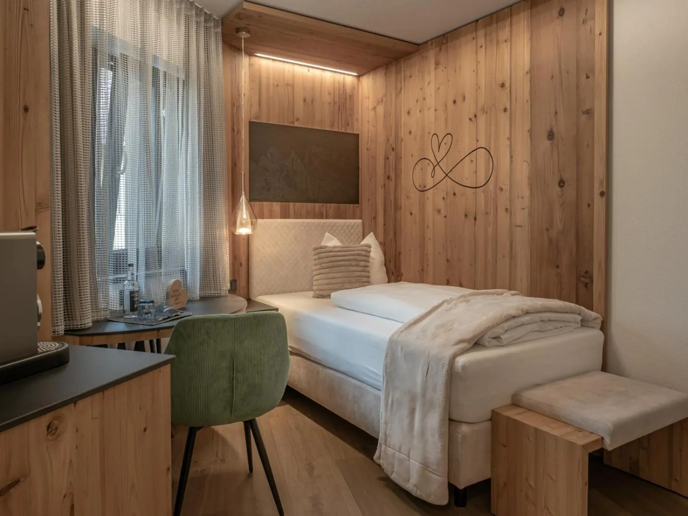 Photo of the whole room, Bed in Mäsers Allgäuherz