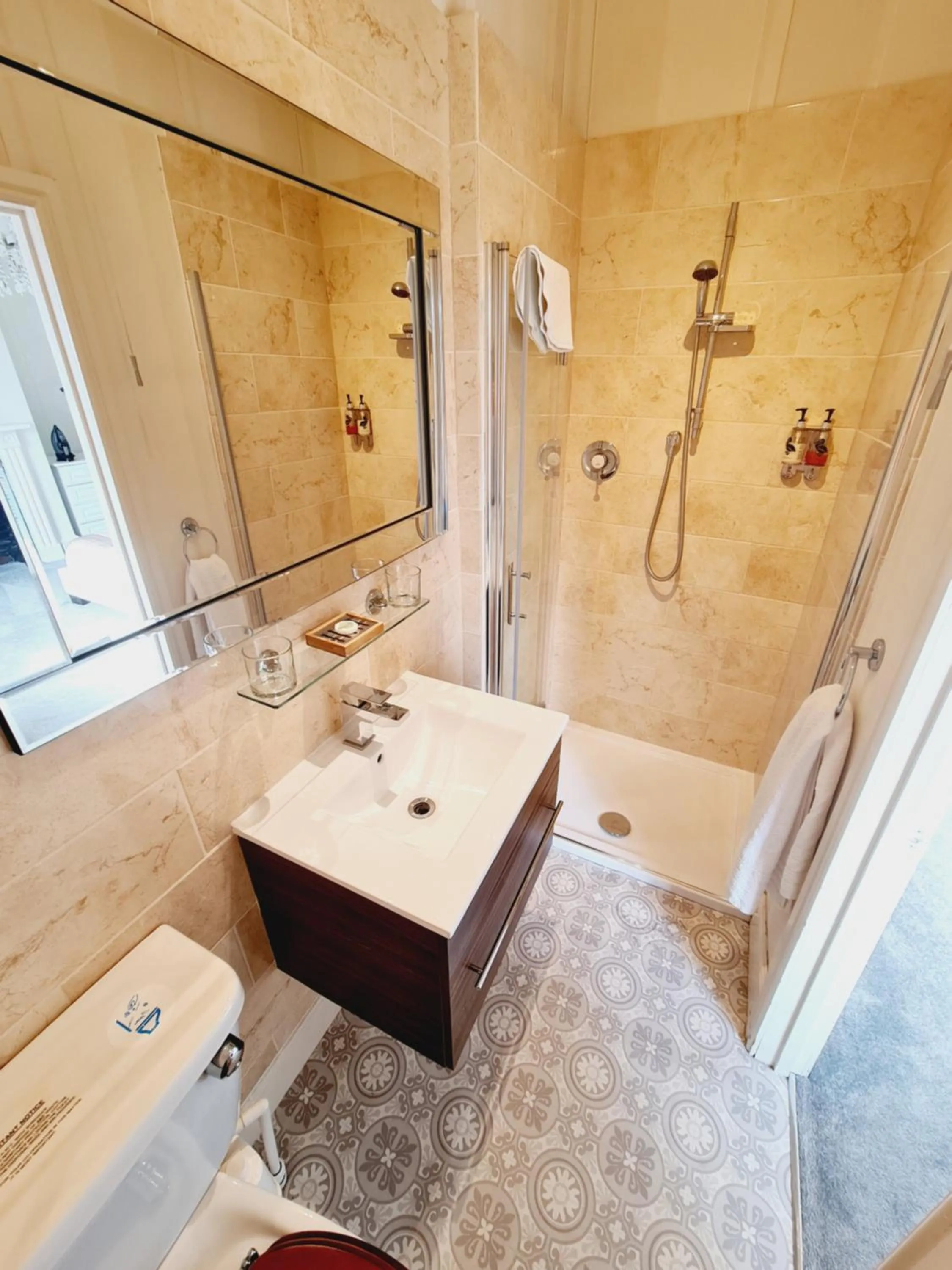 Beaufort Lodge - Town centre - Free parking