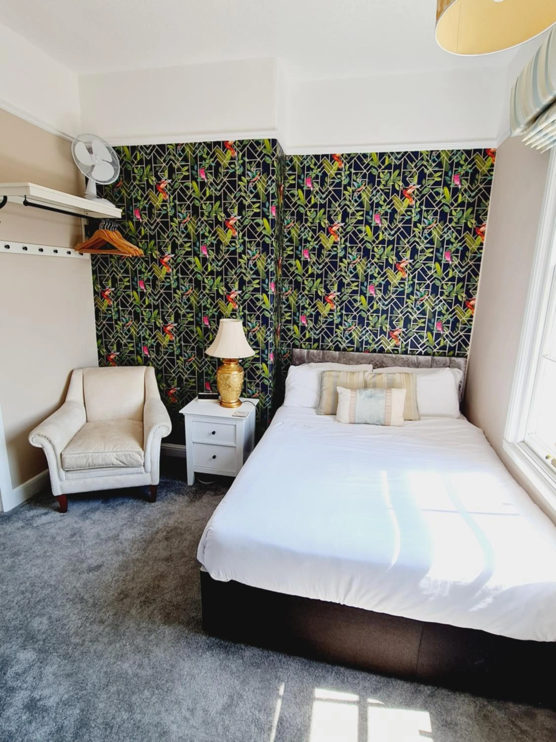 Photo of the whole room, Bed in Beaufort Lodge - Town centre - Free parking