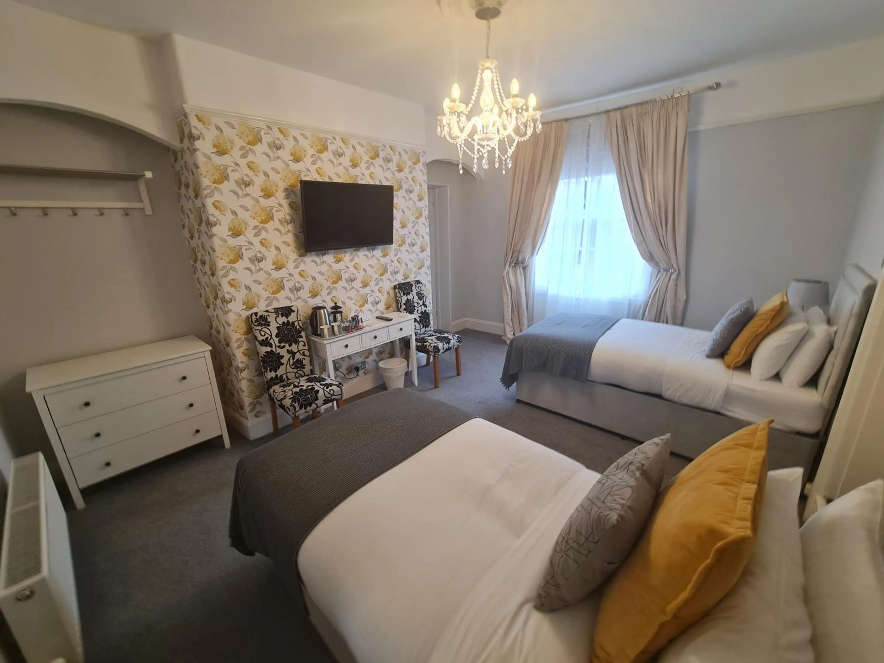 Bed in Beaufort Lodge - Town centre - Free parking
