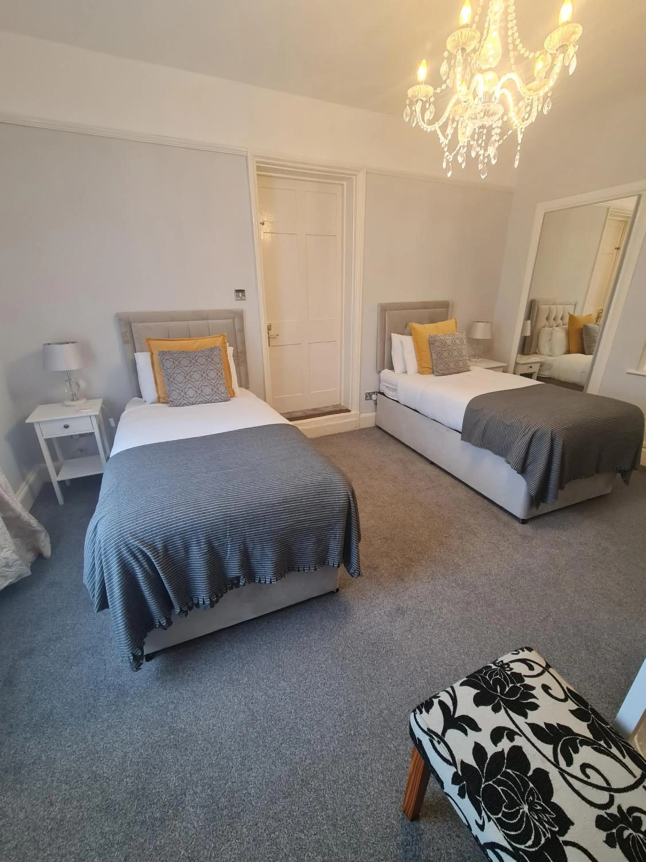 Bed in Beaufort Lodge - Town centre - Free parking