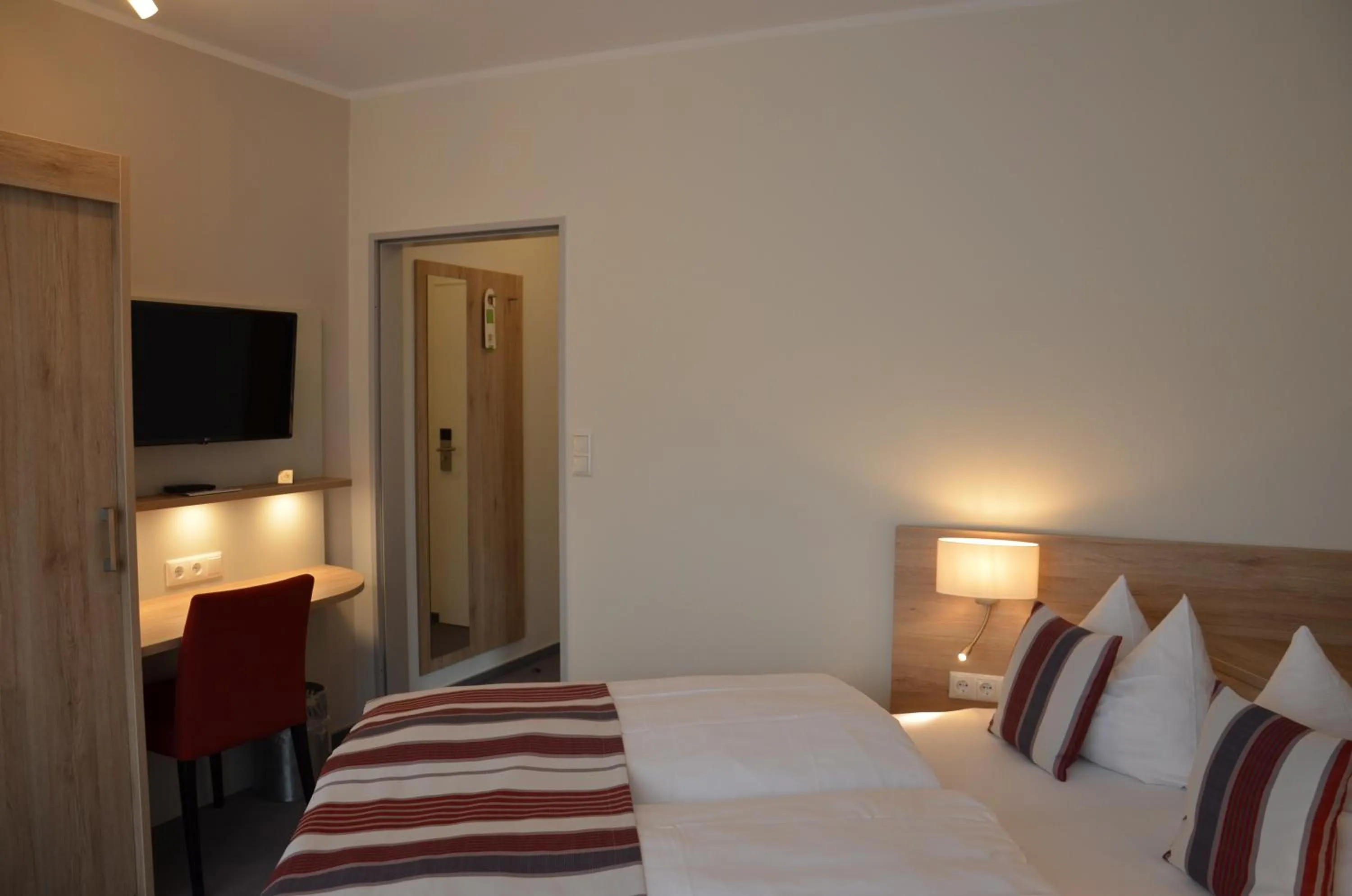 Photo of the whole room, Bed in Flair Hotel am Rosenhügel - Garni