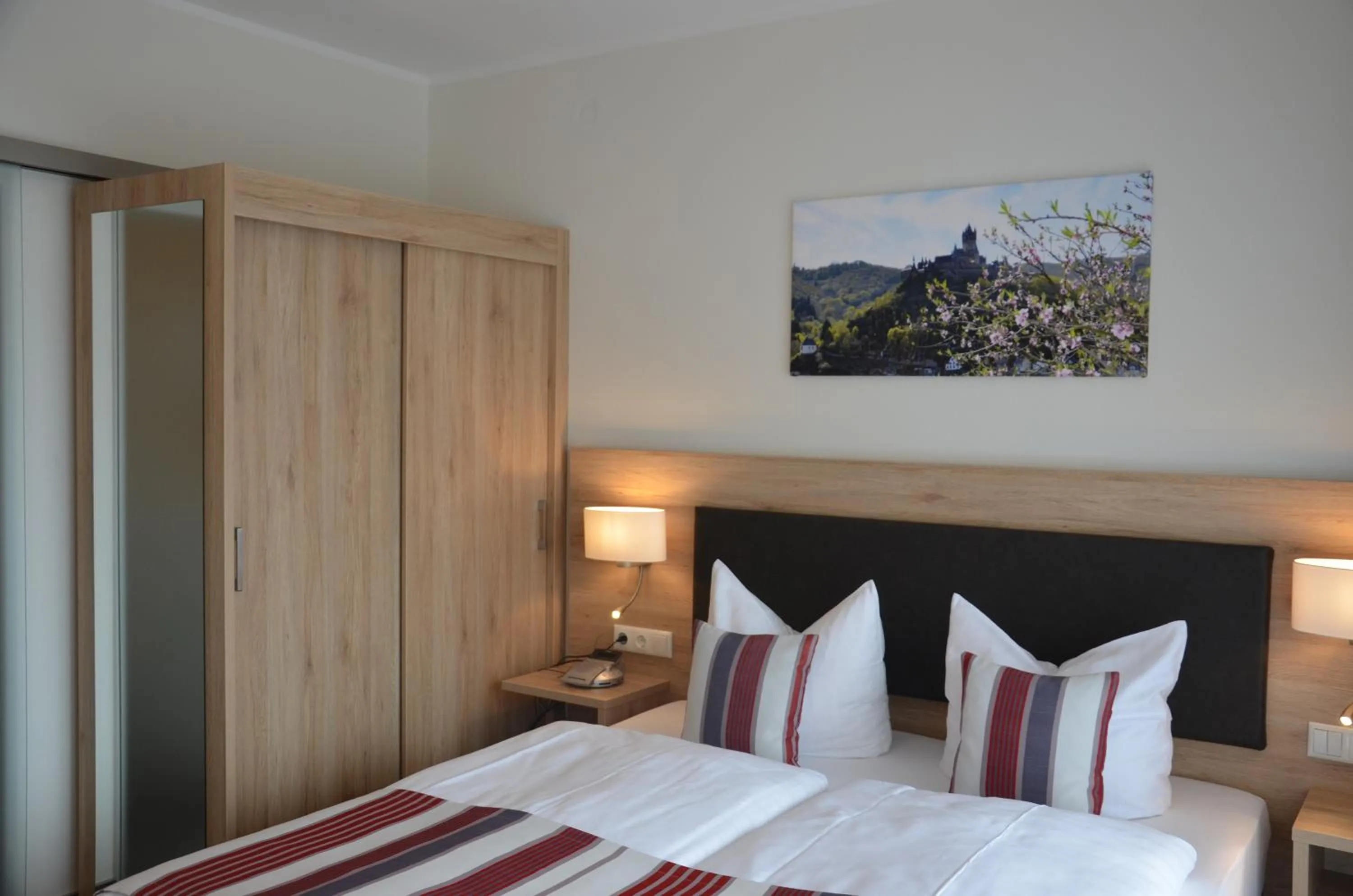 Photo of the whole room, Bed in Flair Hotel am Rosenhügel - Garni