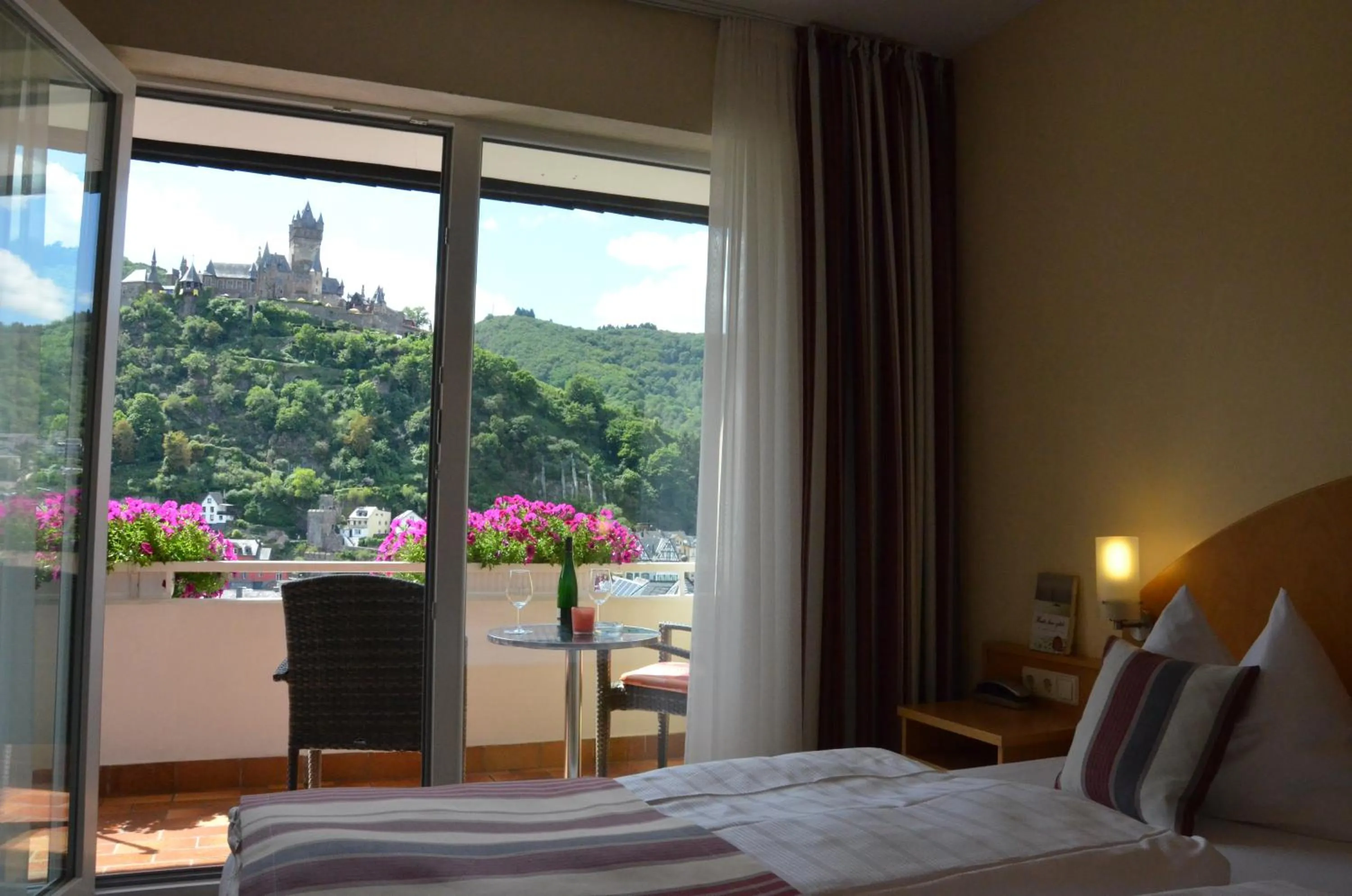 Landmark view, Bed in Flair Hotel am Rosenhügel - Garni