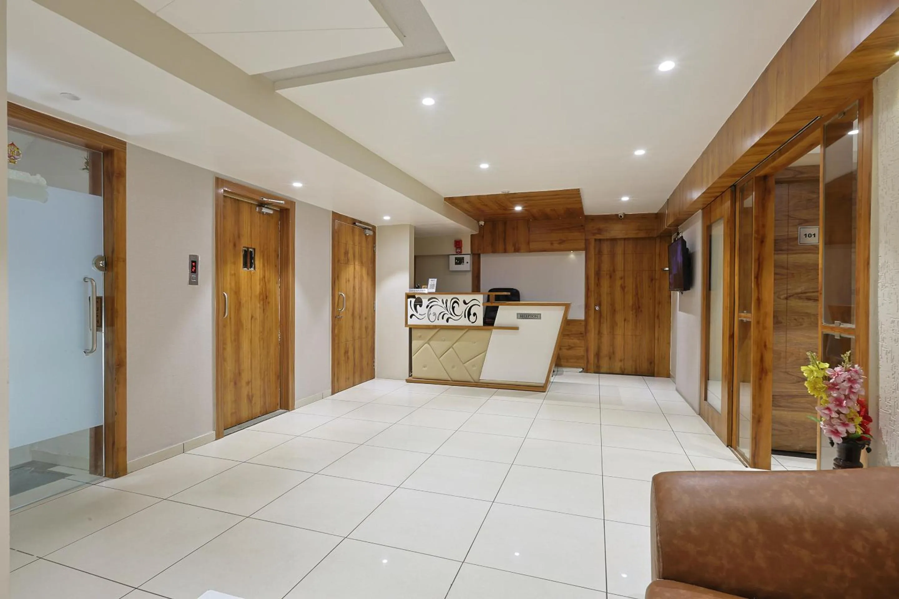 Lobby or reception in HOTEL SHALIGRAM