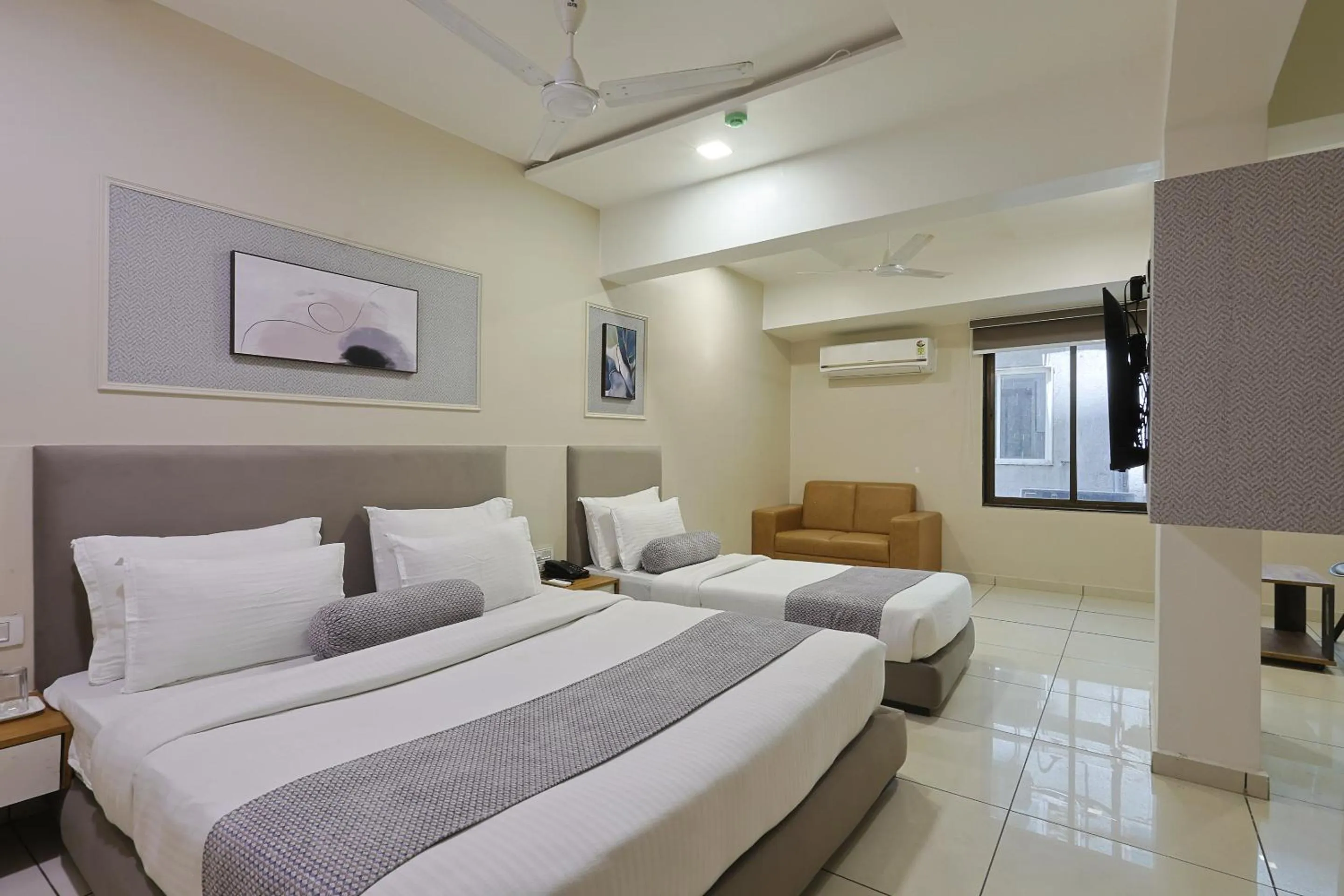 Living room, Bed in HOTEL SHALIGRAM