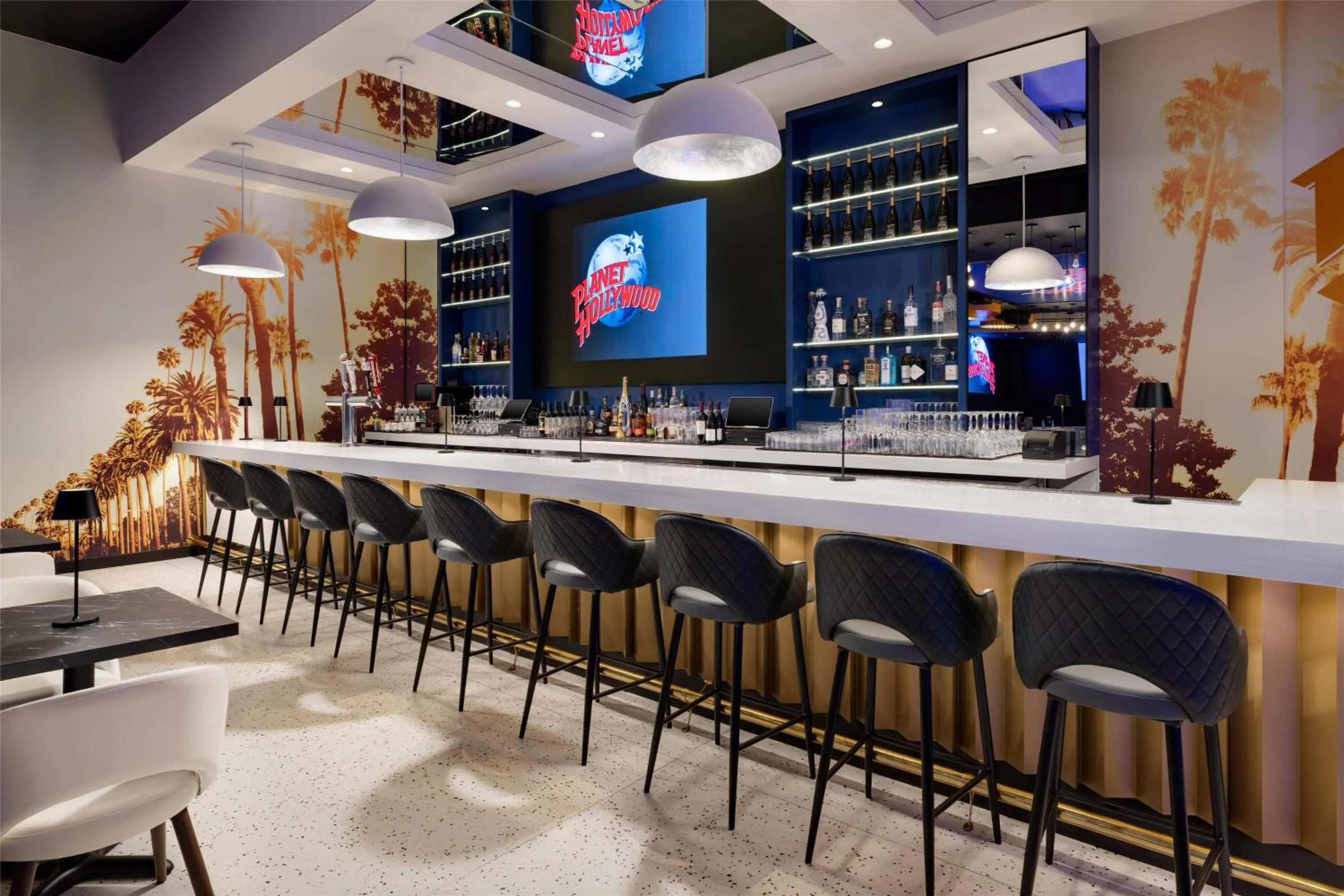 Lounge or bar in Hilton Garden Inn New York - Times Square Central