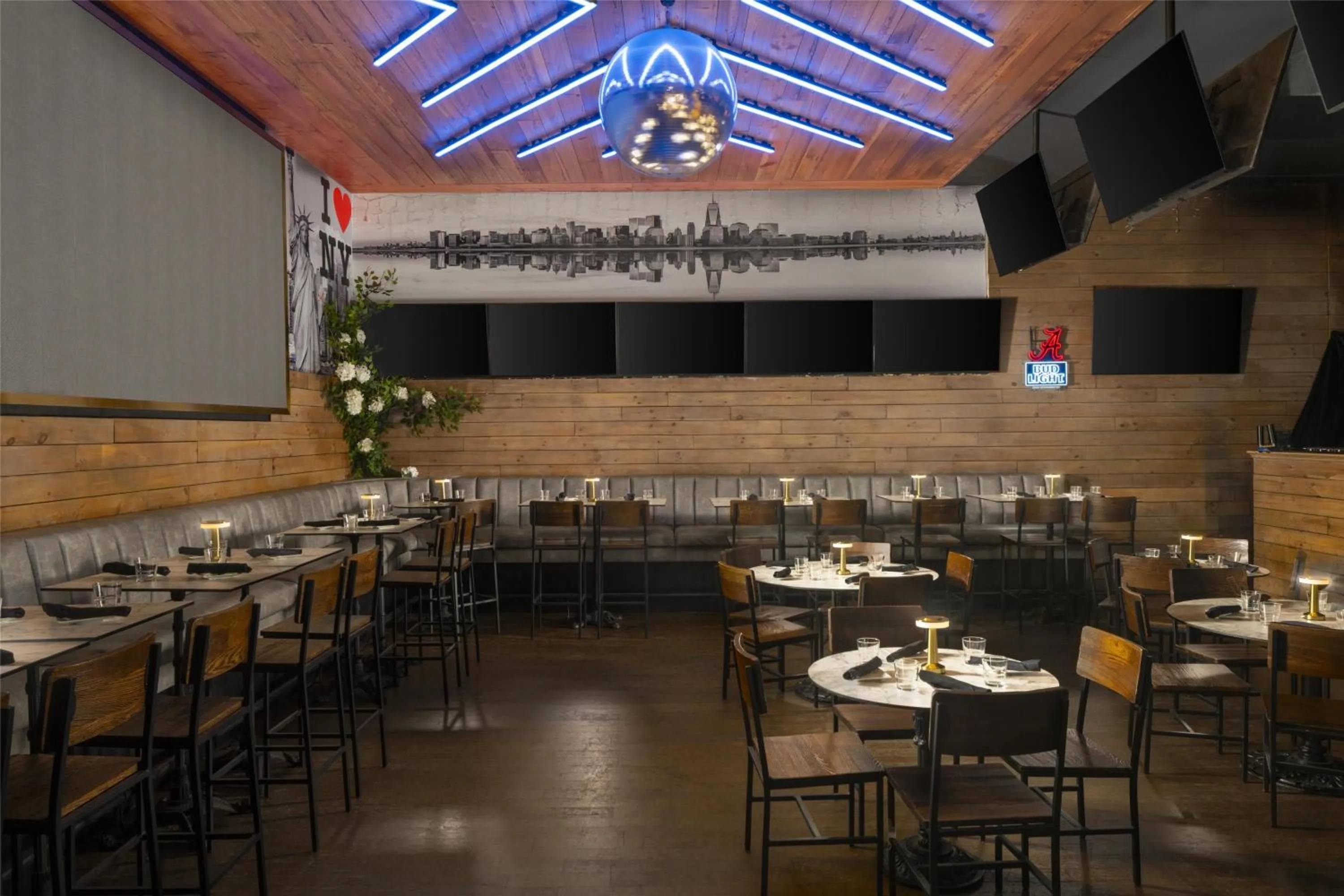 Restaurant/places to eat in Hilton Garden Inn New York/Midtown Park Avenue