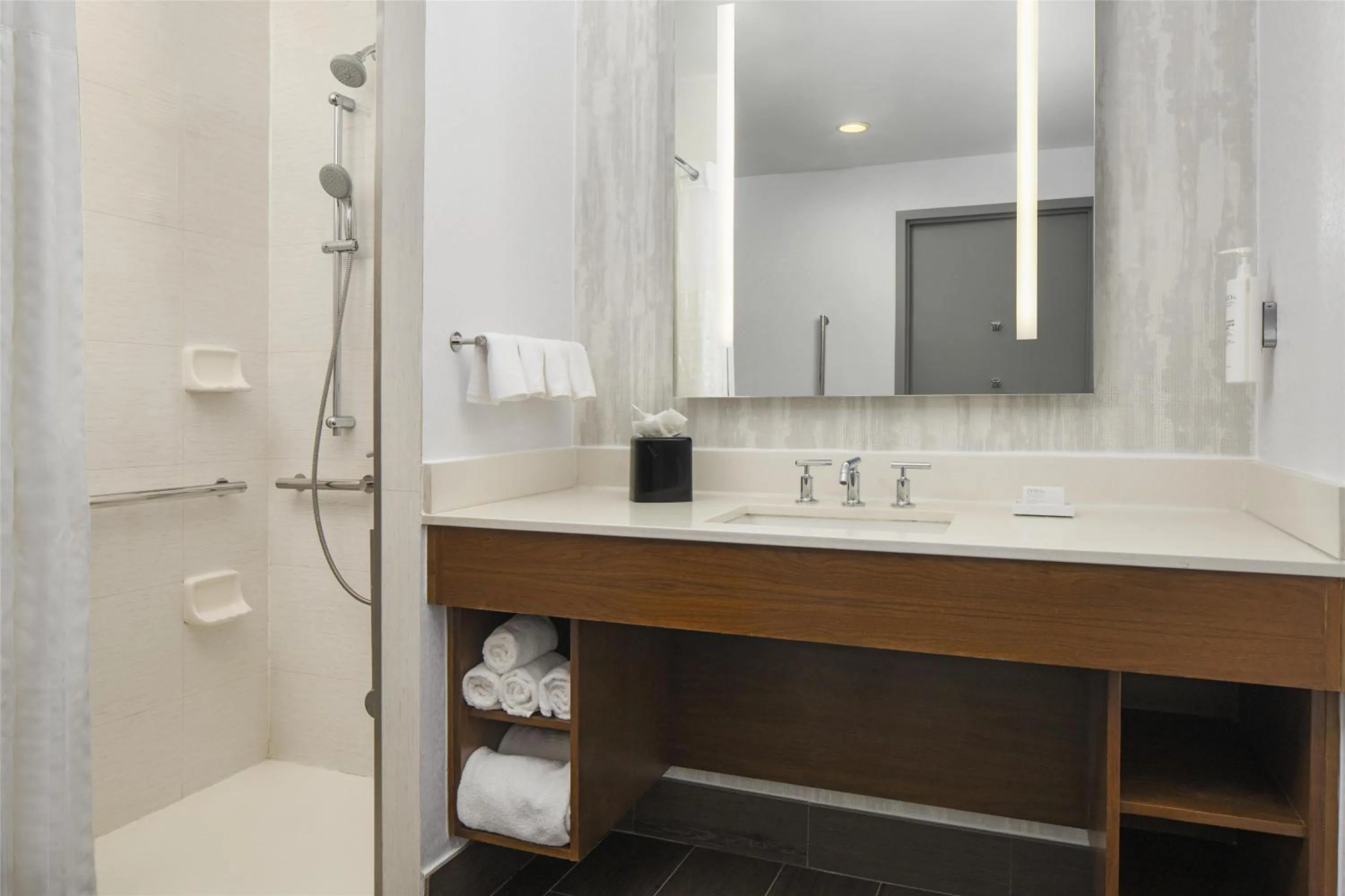 Bathroom in Hilton Garden Inn New York/Midtown Park Avenue