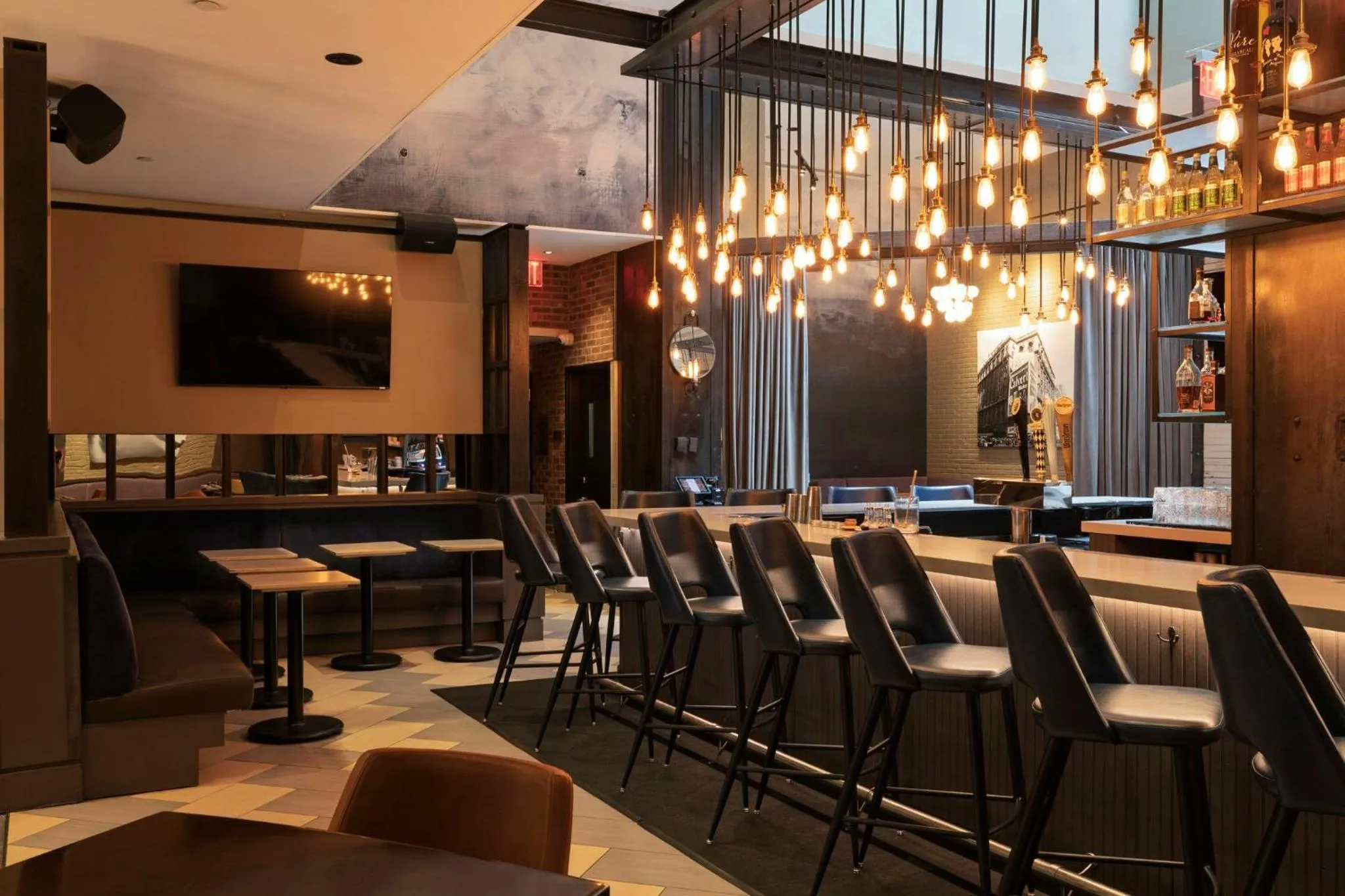 Restaurant/places to eat in Archer Hotel New York