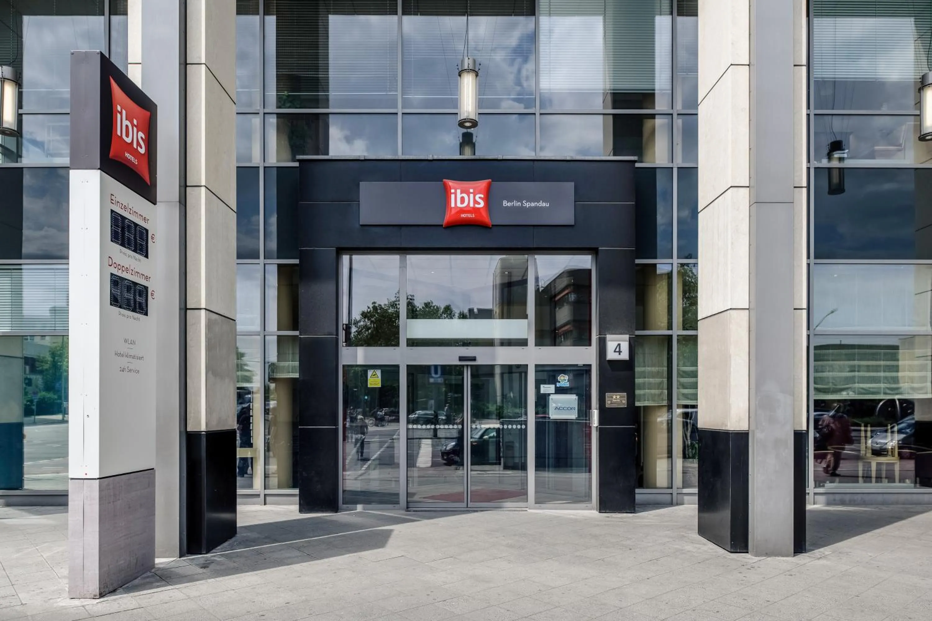 Facade/entrance in ibis Hotel Berlin Spandau