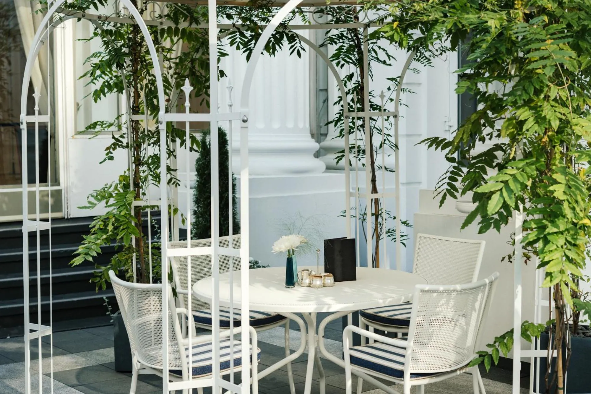 Patio in Hotel Atlantic Hamburg, Autograph Collection