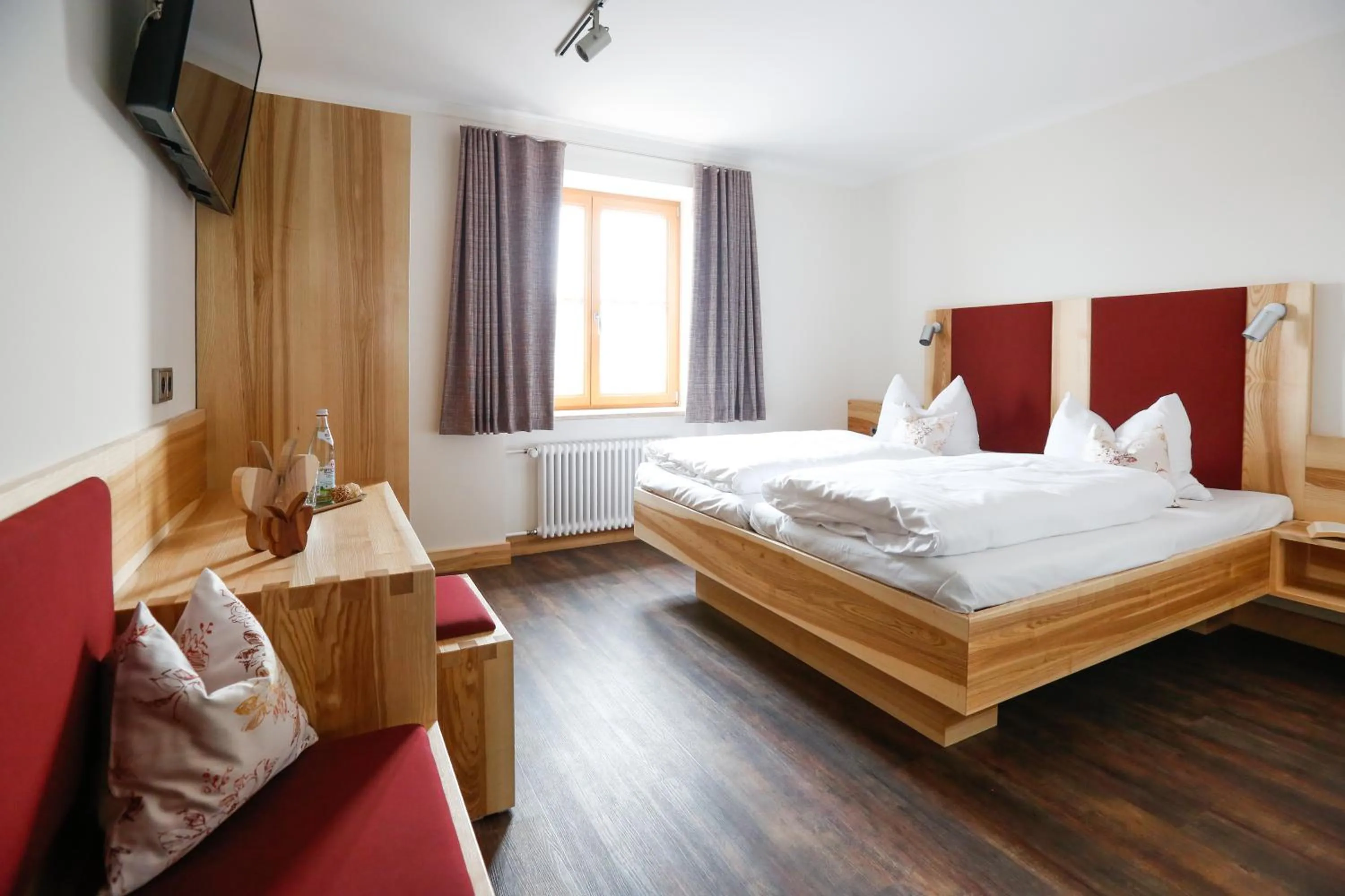 Photo of the whole room, Bed in Landgasthof Geser