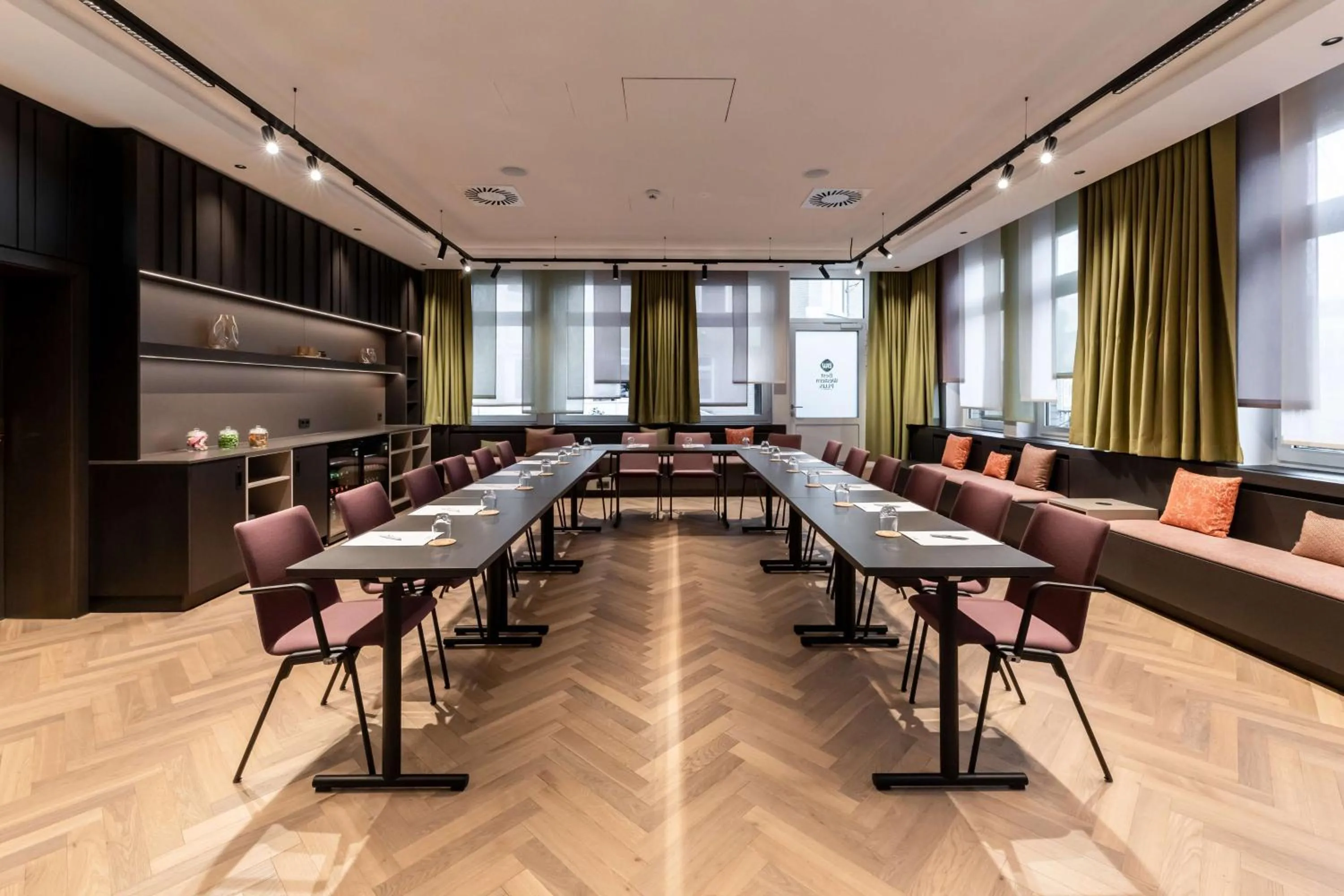 Meeting/conference room in Best Western Plus Hotel St. Raphael